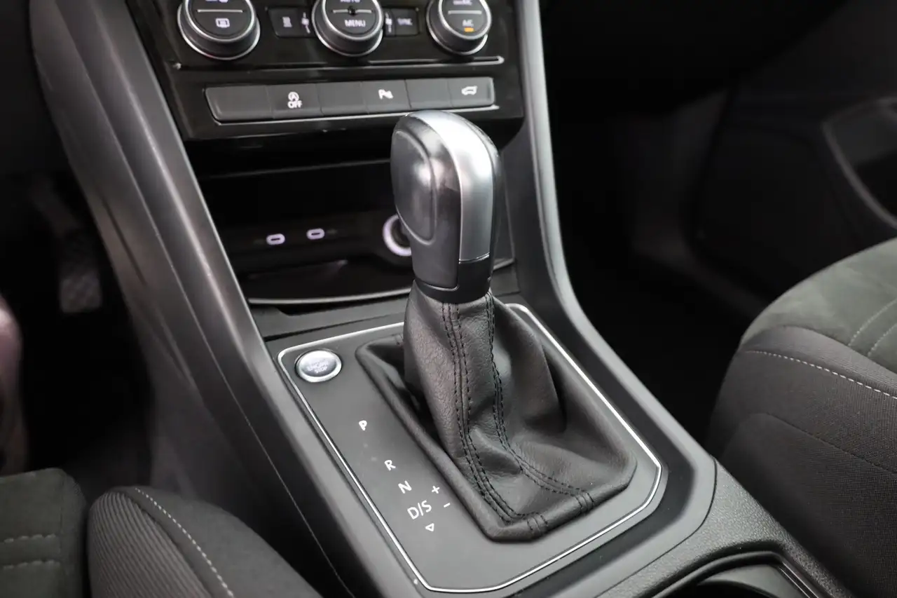Volkswagen Touran 1.5 TSI DSG Matrix ACC AHK Kamera 15
