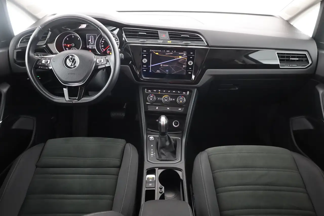 Volkswagen Touran 1.5 TSI DSG Matrix ACC AHK Kamera 10