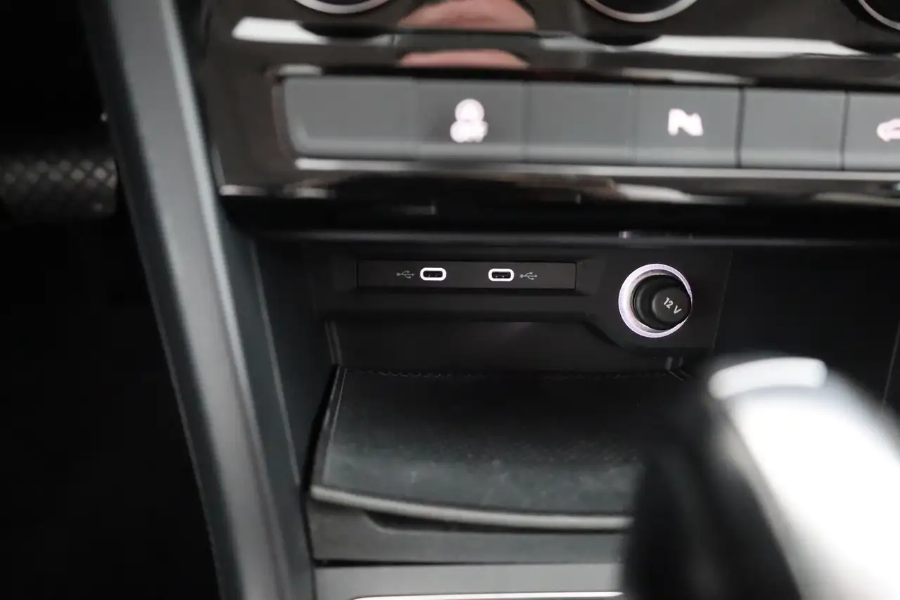 Volkswagen Touran 1.5 TSI DSG Matrix ACC AHK Kamera 14