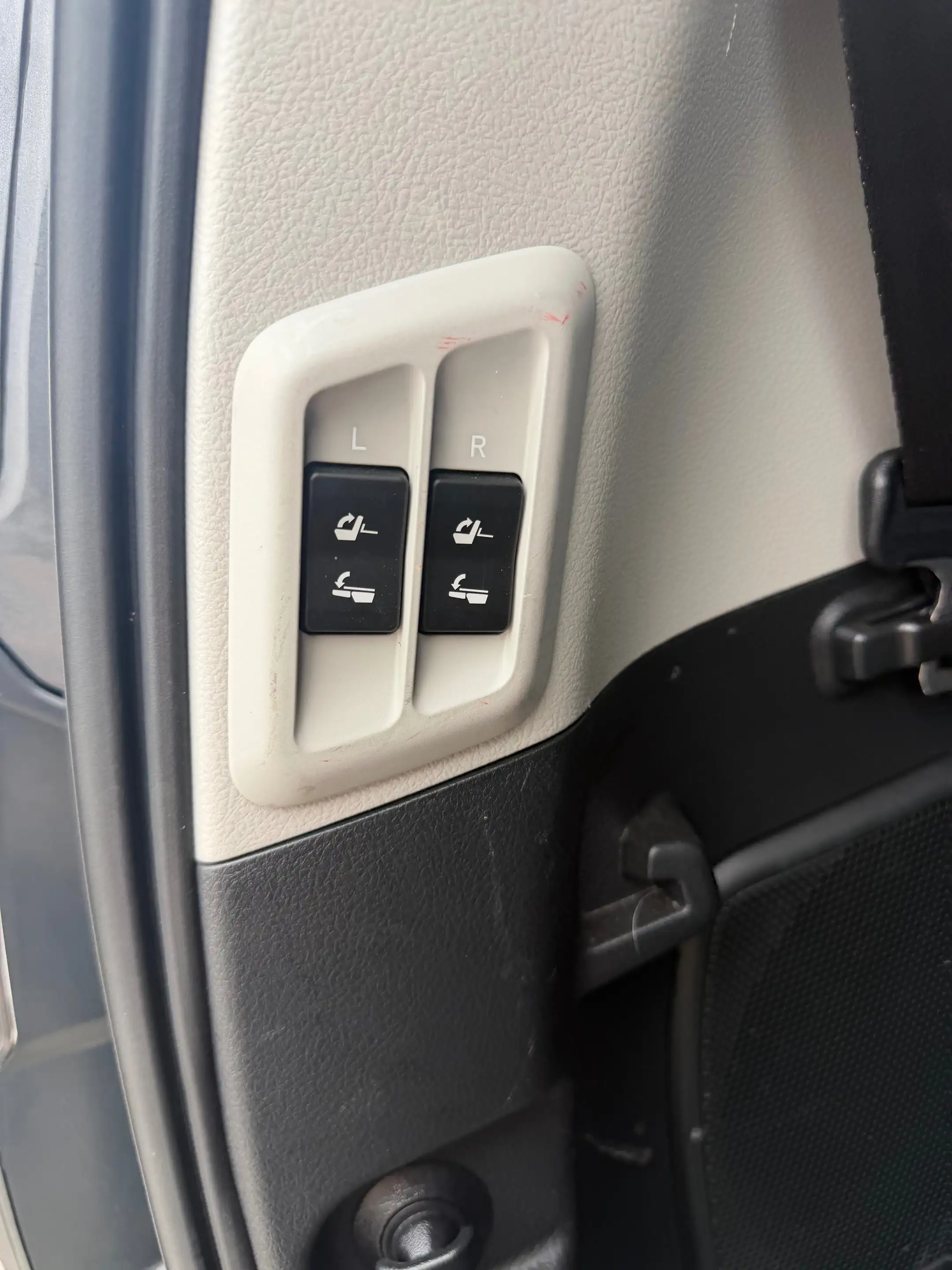 Toyota Land Cruiser Land Cruiser 2.8 D-4D Active A/T — photo 8