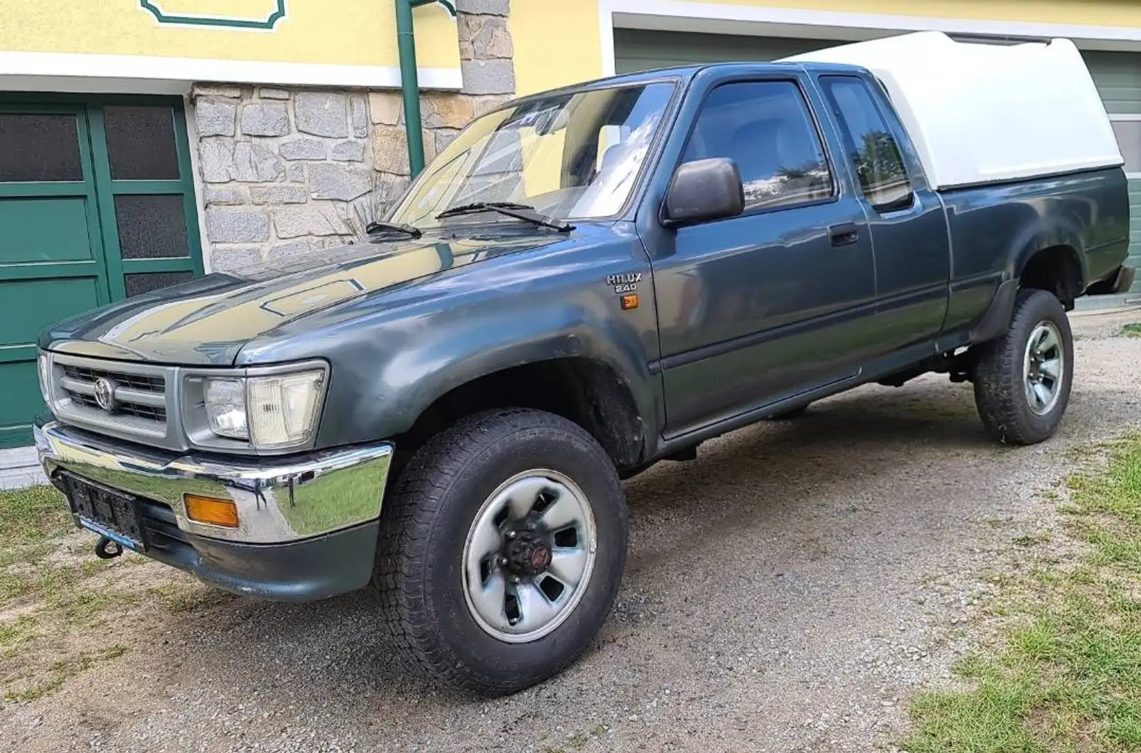 Toyota Hilux 2,4 XTRA-CAB 4WD Grün - 1
