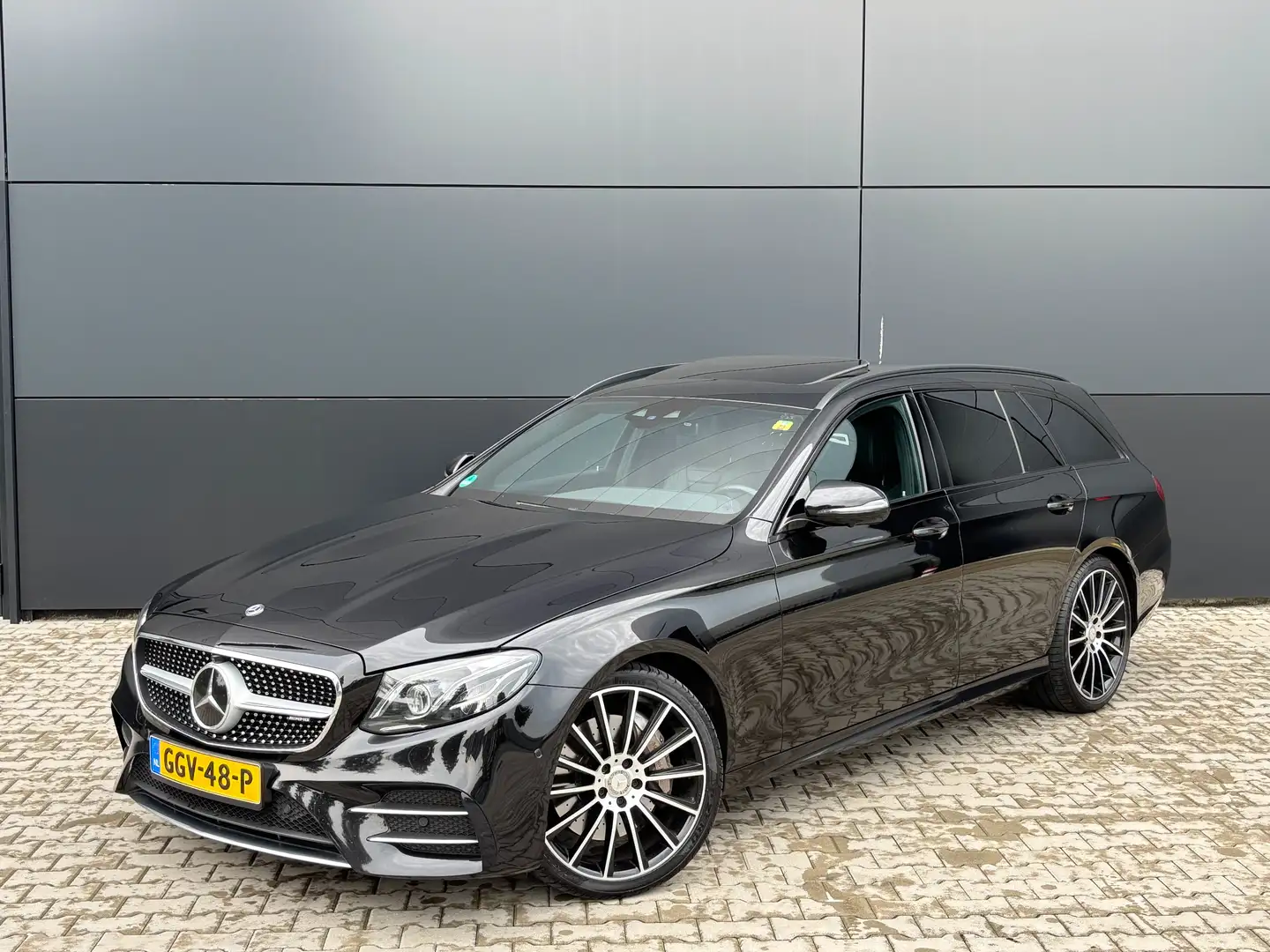 Mercedes-Benz E 400 E400D 4Matic Prem. Plus AMG pakket E63 Noir - 1
