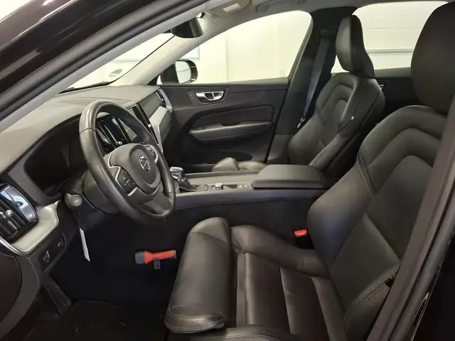 Volvo XC60 view 8