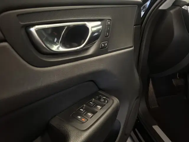 Volvo XC60 view 11