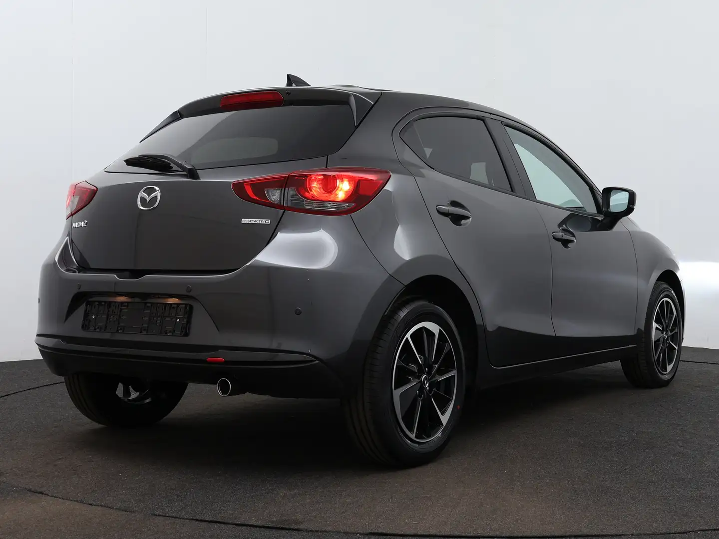 Mazda 2 1.5 e-SkyActiv-G 90 Homura Aka Grijs - 2