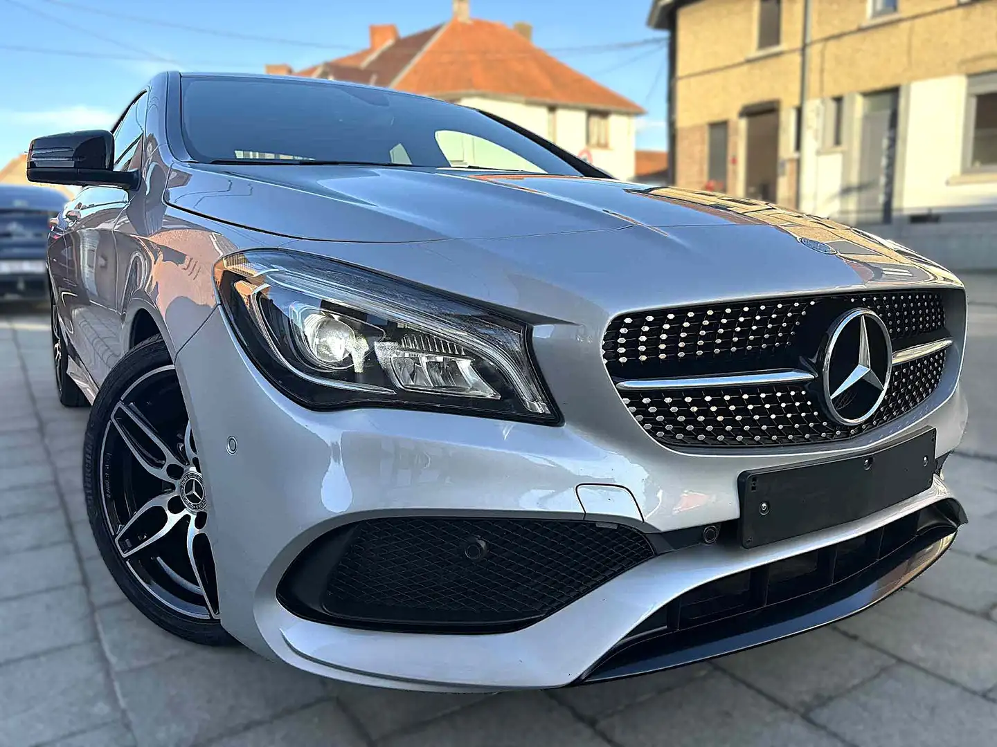 Mercedes-Benz CLA 180 D PACK AMG/CARPLAY-GPS-CAMERA-ALCANTARA/GARANTiE! Gris - 1
