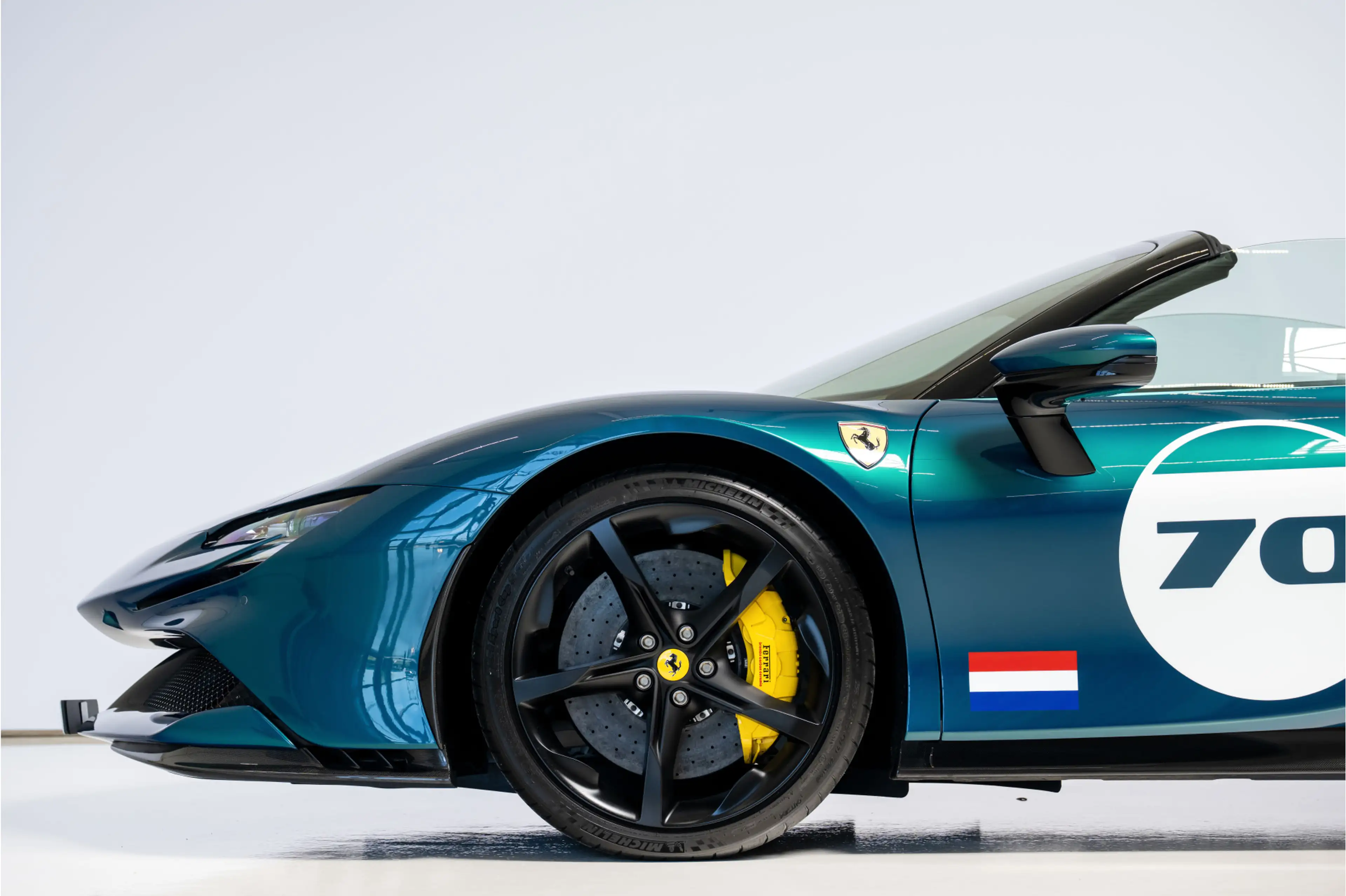 Ferrari SF90 Spider 4.0 V8 Assetto Fiorano — photo 7