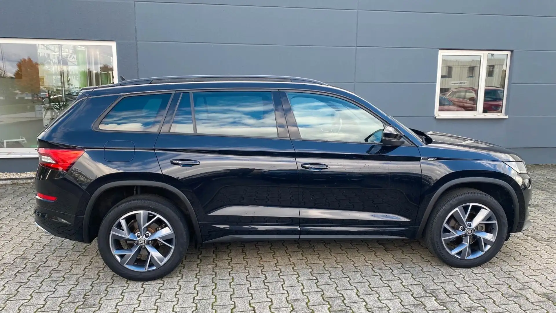 Skoda Kodiaq 2.0l TDI Sportline AHK, KAMERA,SMARTLINK Schwarz - 2