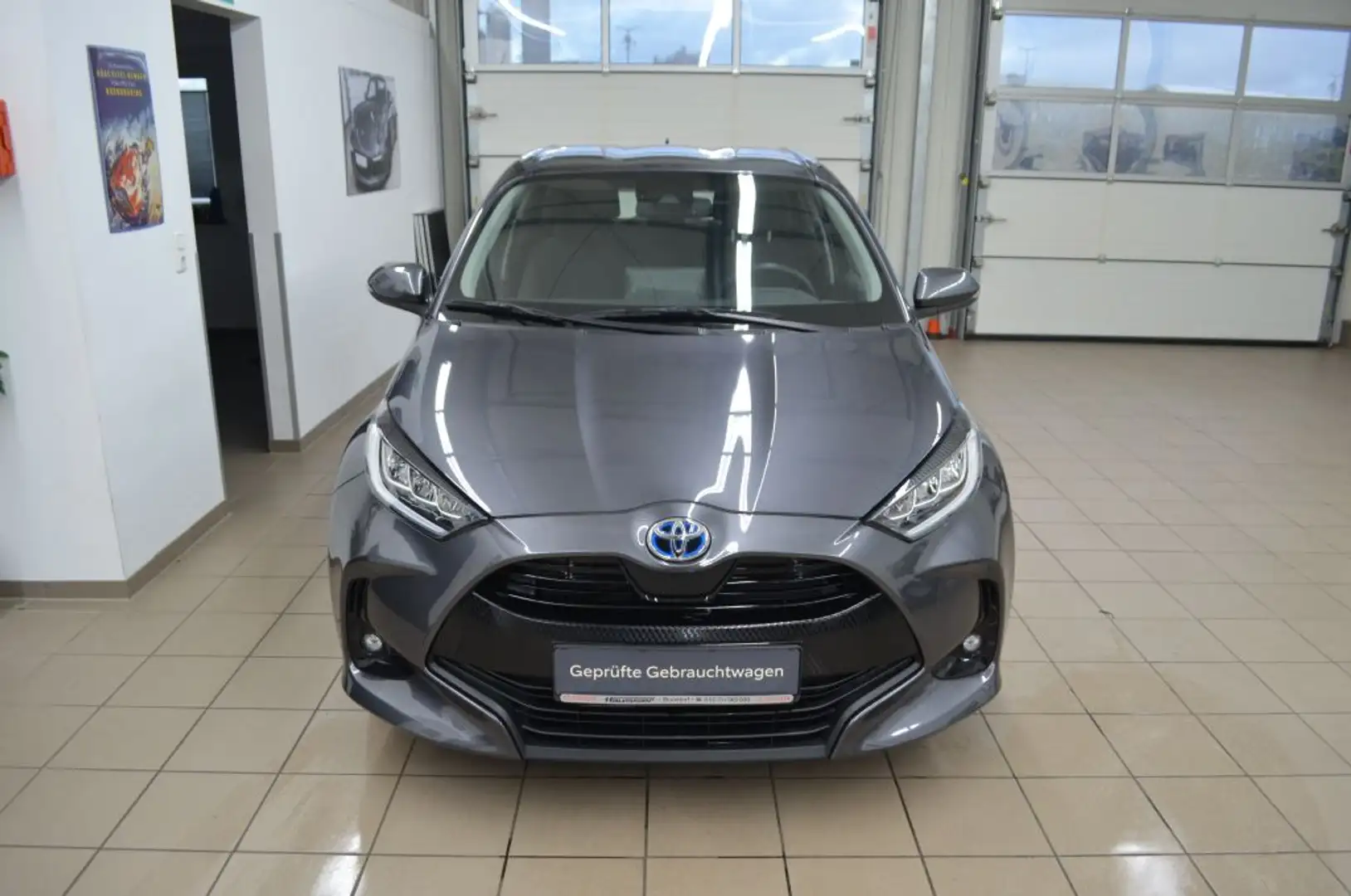 Toyota Yaris Hybrid 1.5 VVT-i Team Deutschland Grey - 2