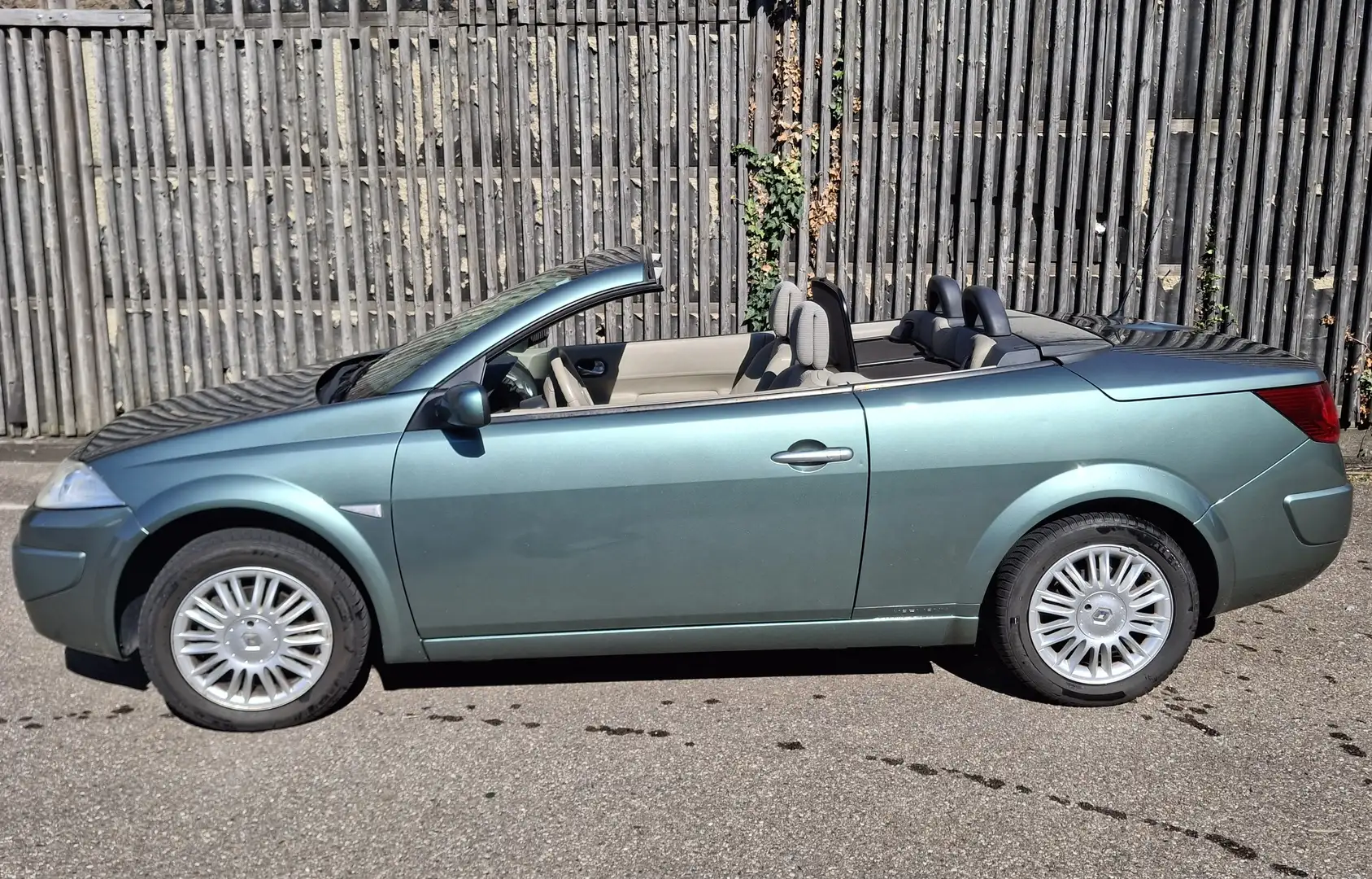 Renault Megane Megane 2.0 Coupe-Cabriolet Dynamique Grün - 2