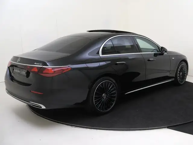 Mercedes-Benz E-Class view 4