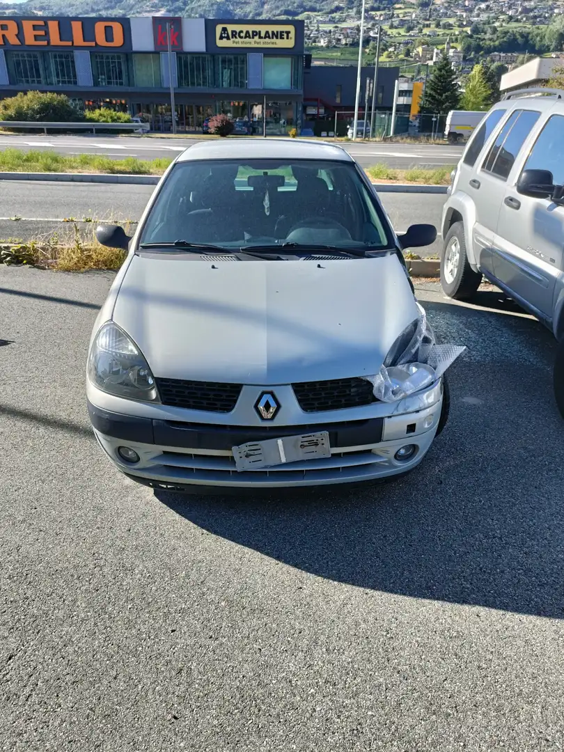 Renault Clio 3p 1.2 16v Privilege - 1