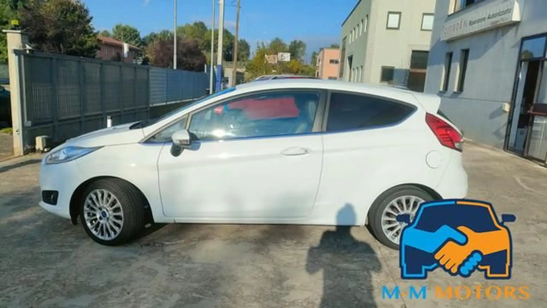 Ford Fiesta 1.5 TDCi 75CV 3 porte Titanium Bianco - 2