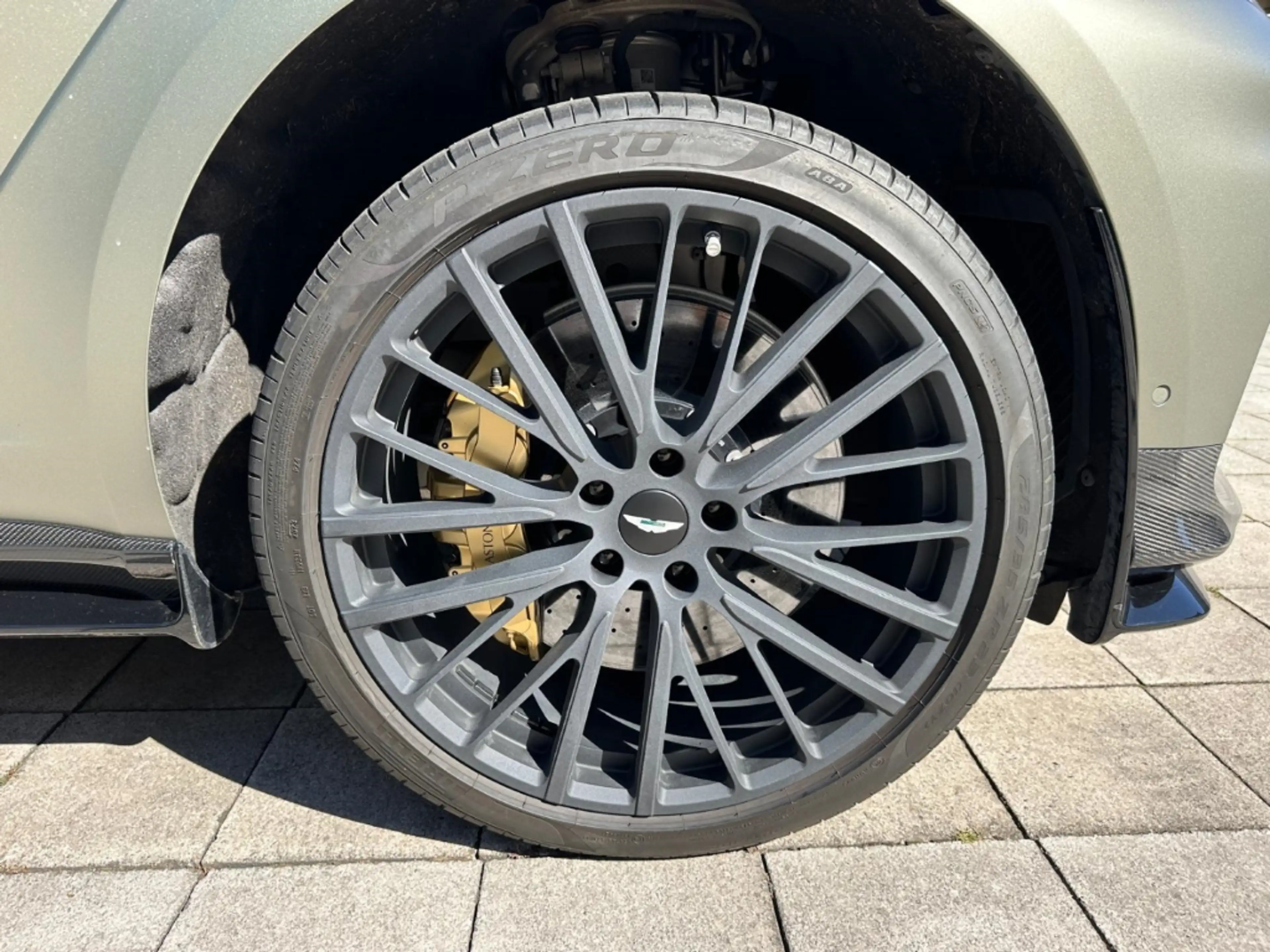 Aston Martin DBX 707 Satin Titanium Grey / Onyx Black — photo 7