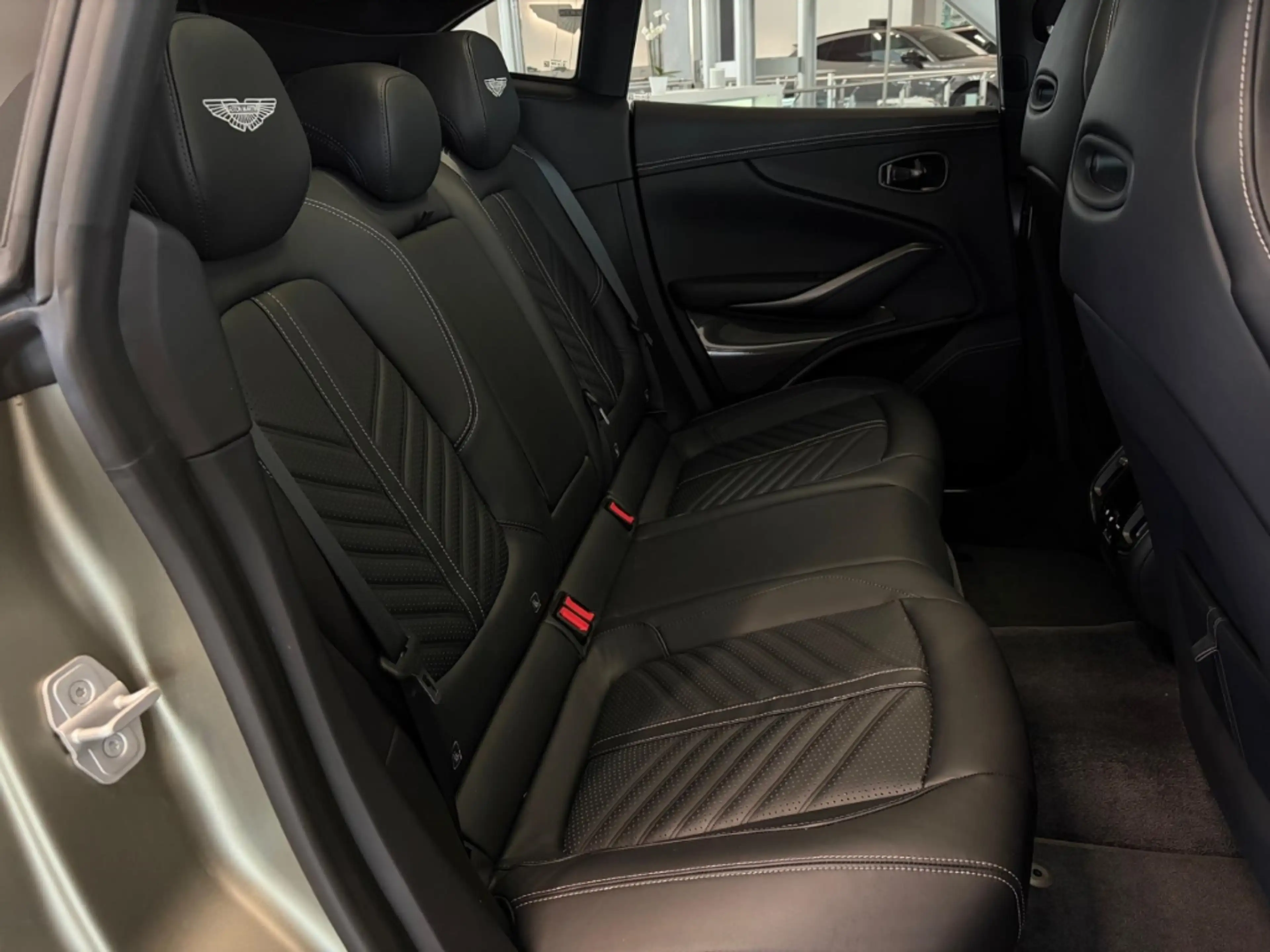 Aston Martin DBX 707 Satin Titanium Grey / Onyx Black — photo 14