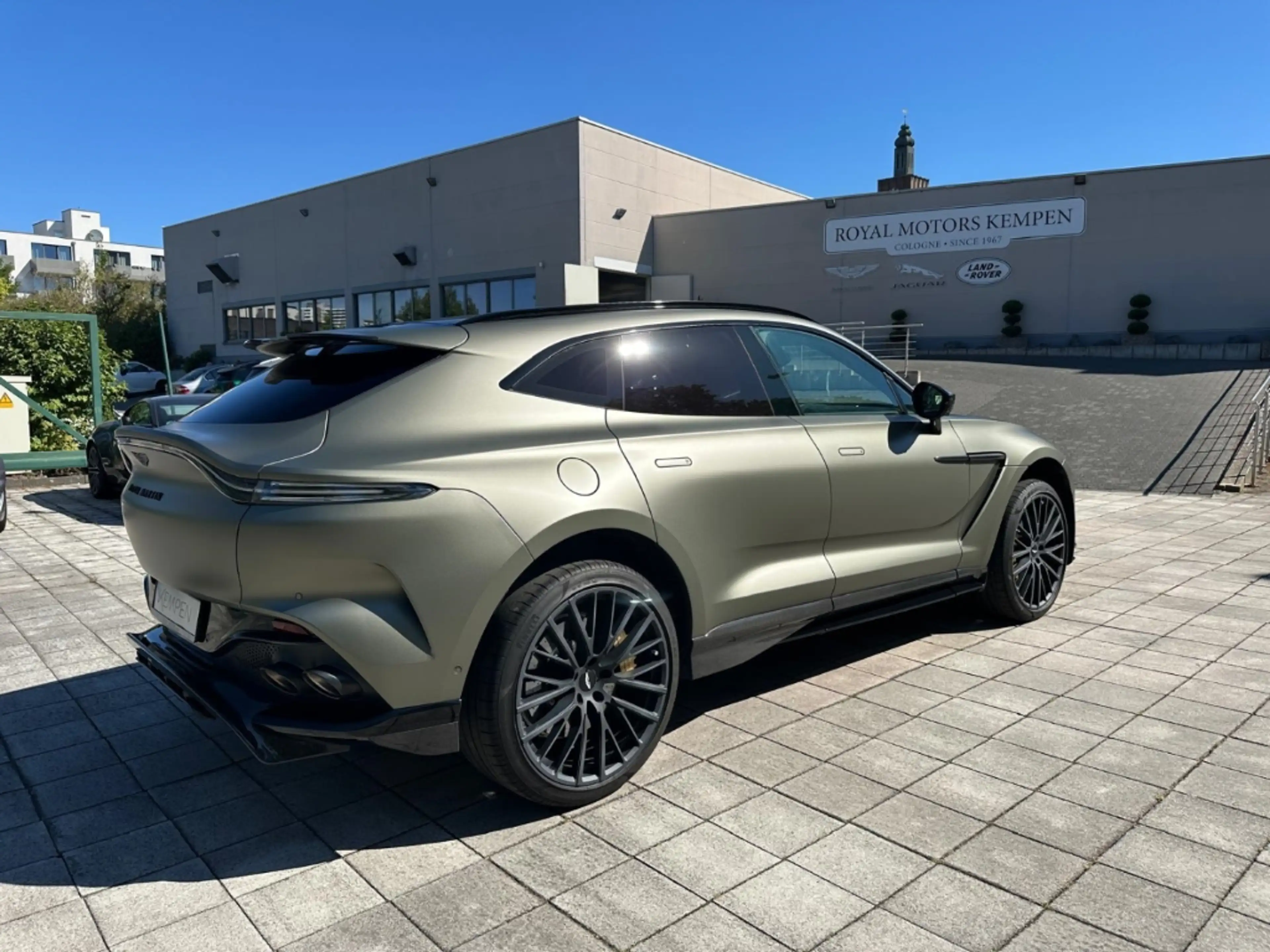 Aston Martin DBX 707 Satin Titanium Grey / Onyx Black — photo 6