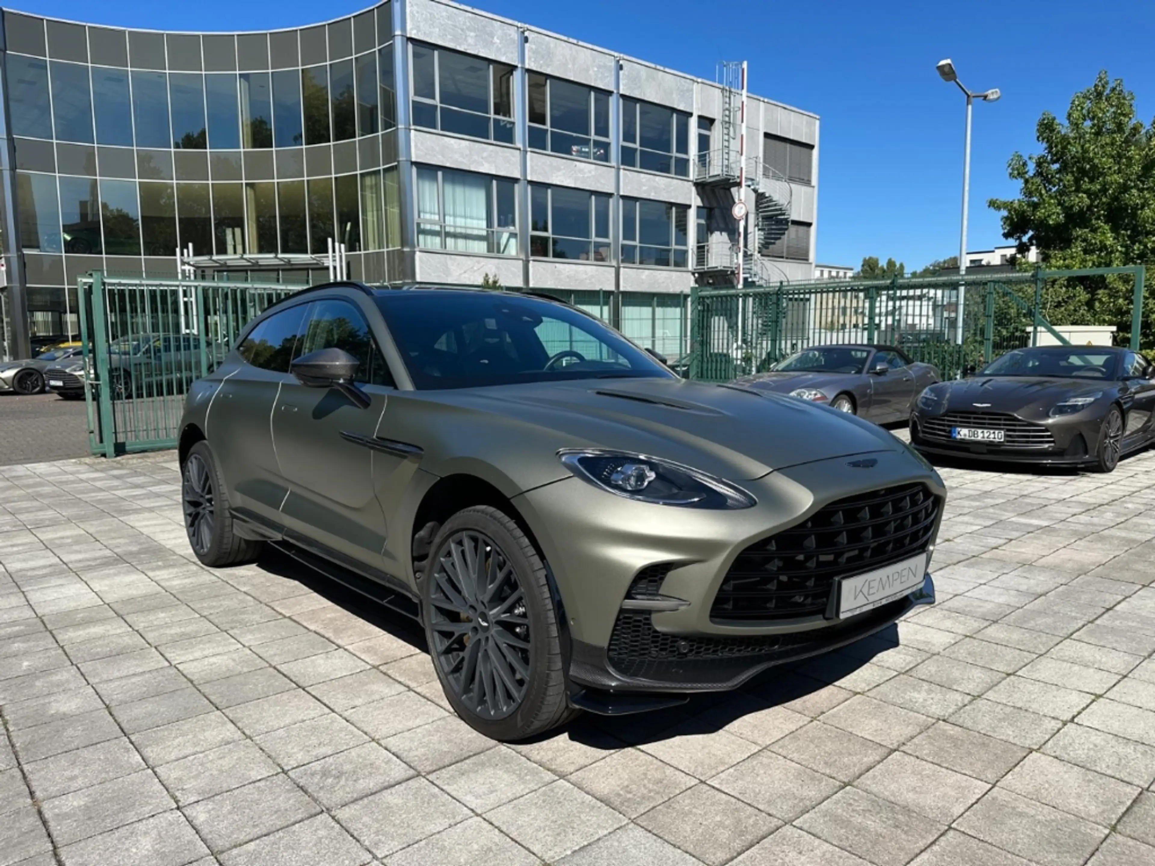Aston Martin DBX 707 Satin Titanium Grey / Onyx Black