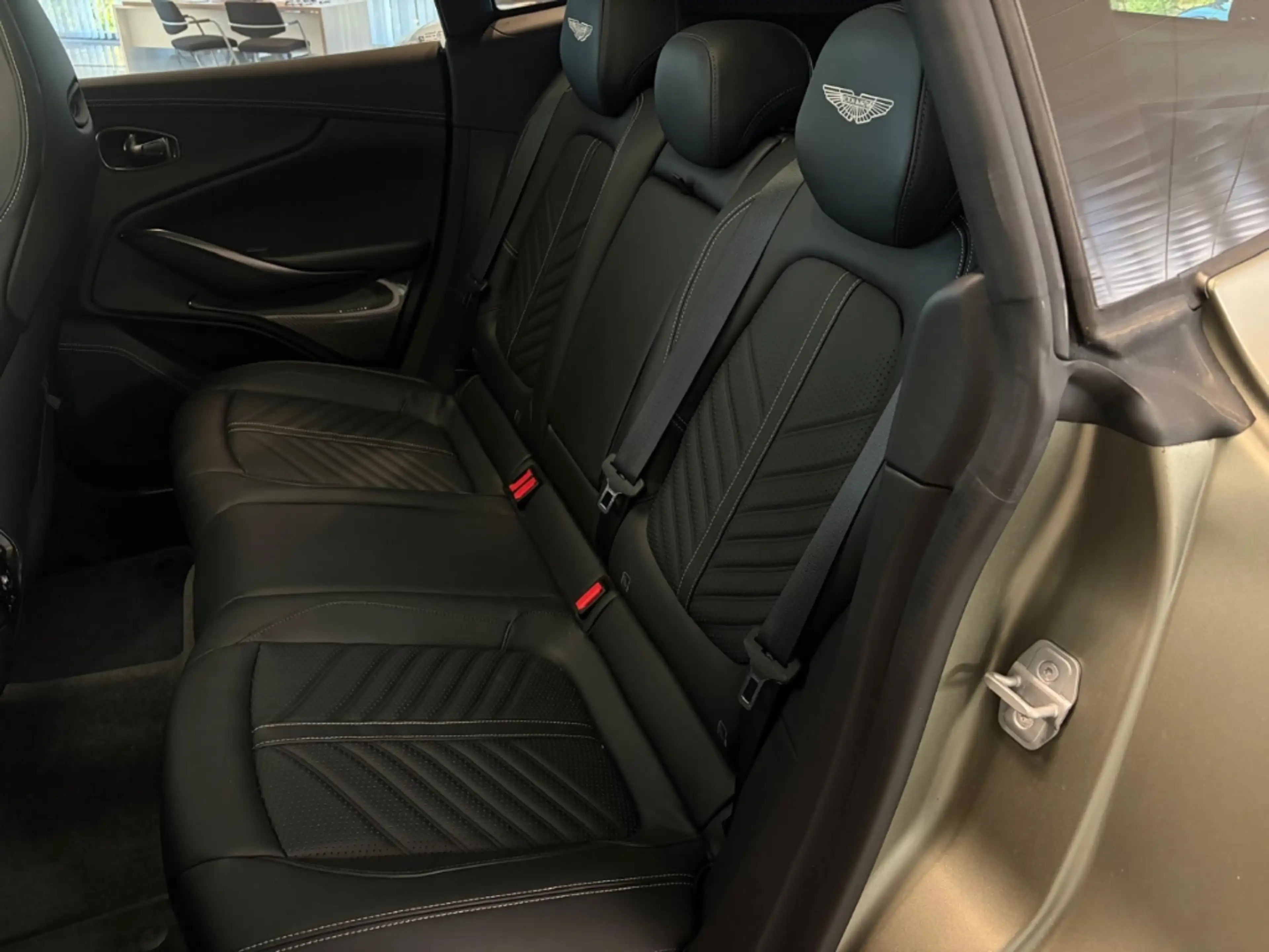 Aston Martin DBX 707 Satin Titanium Grey / Onyx Black — photo 13