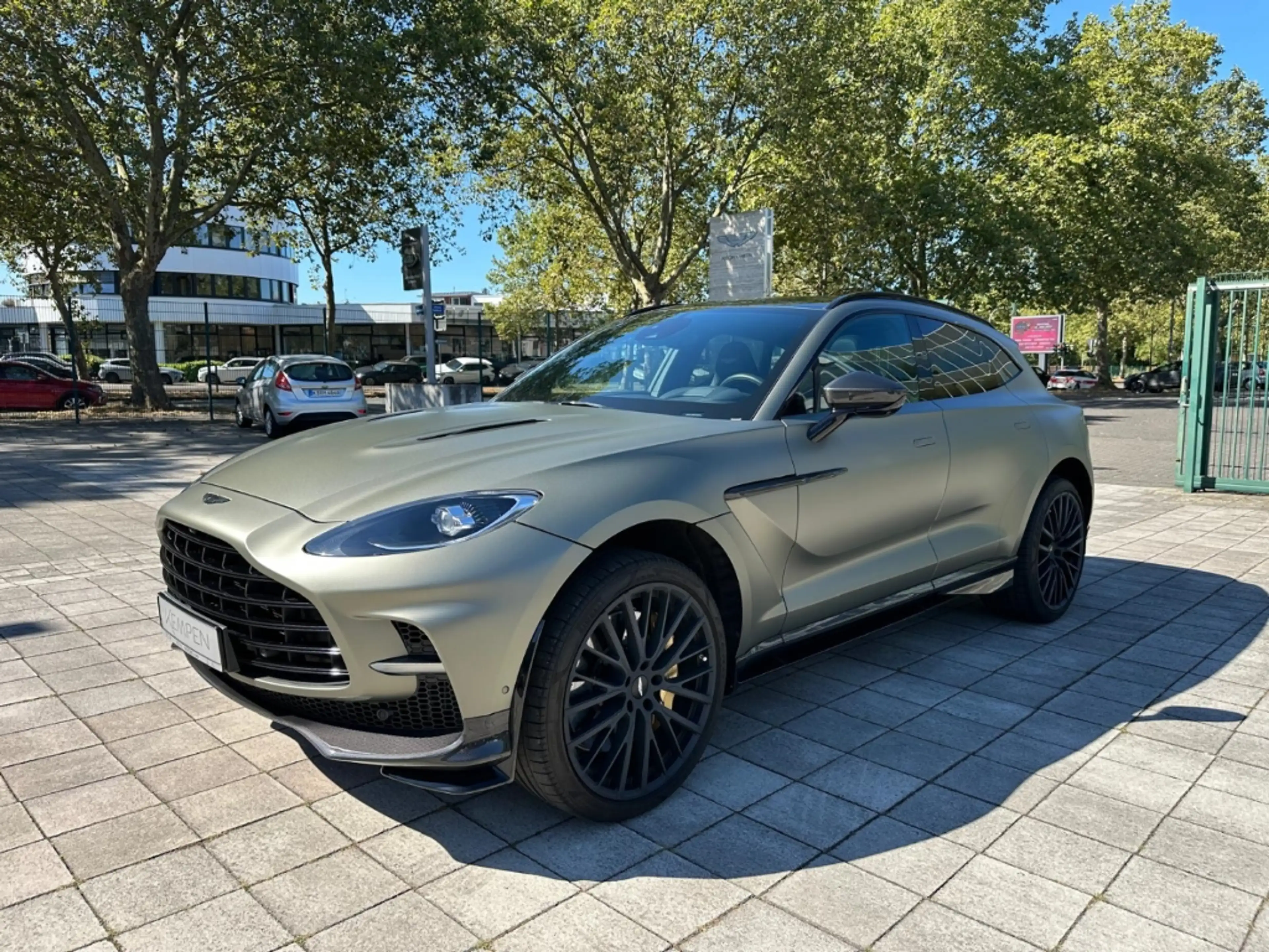Aston Martin DBX 707 Satin Titanium Grey / Onyx Black — photo 3