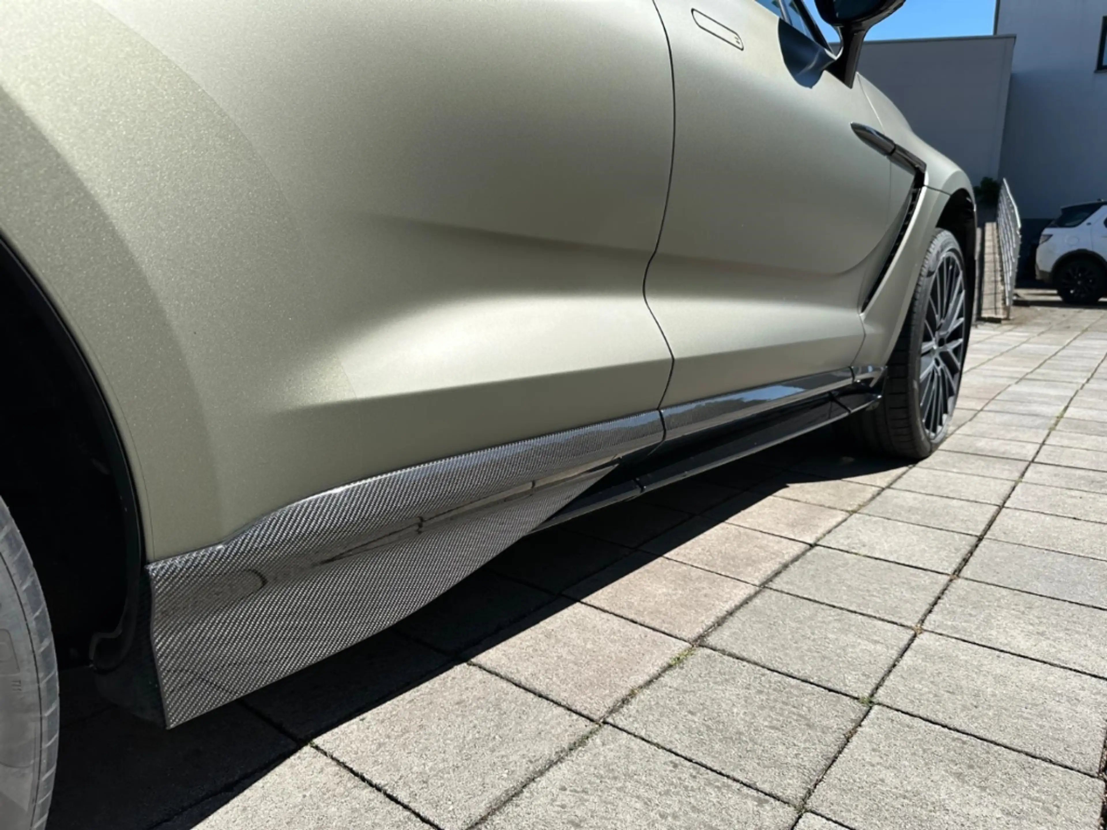 Aston Martin DBX 707 Satin Titanium Grey / Onyx Black — photo 9