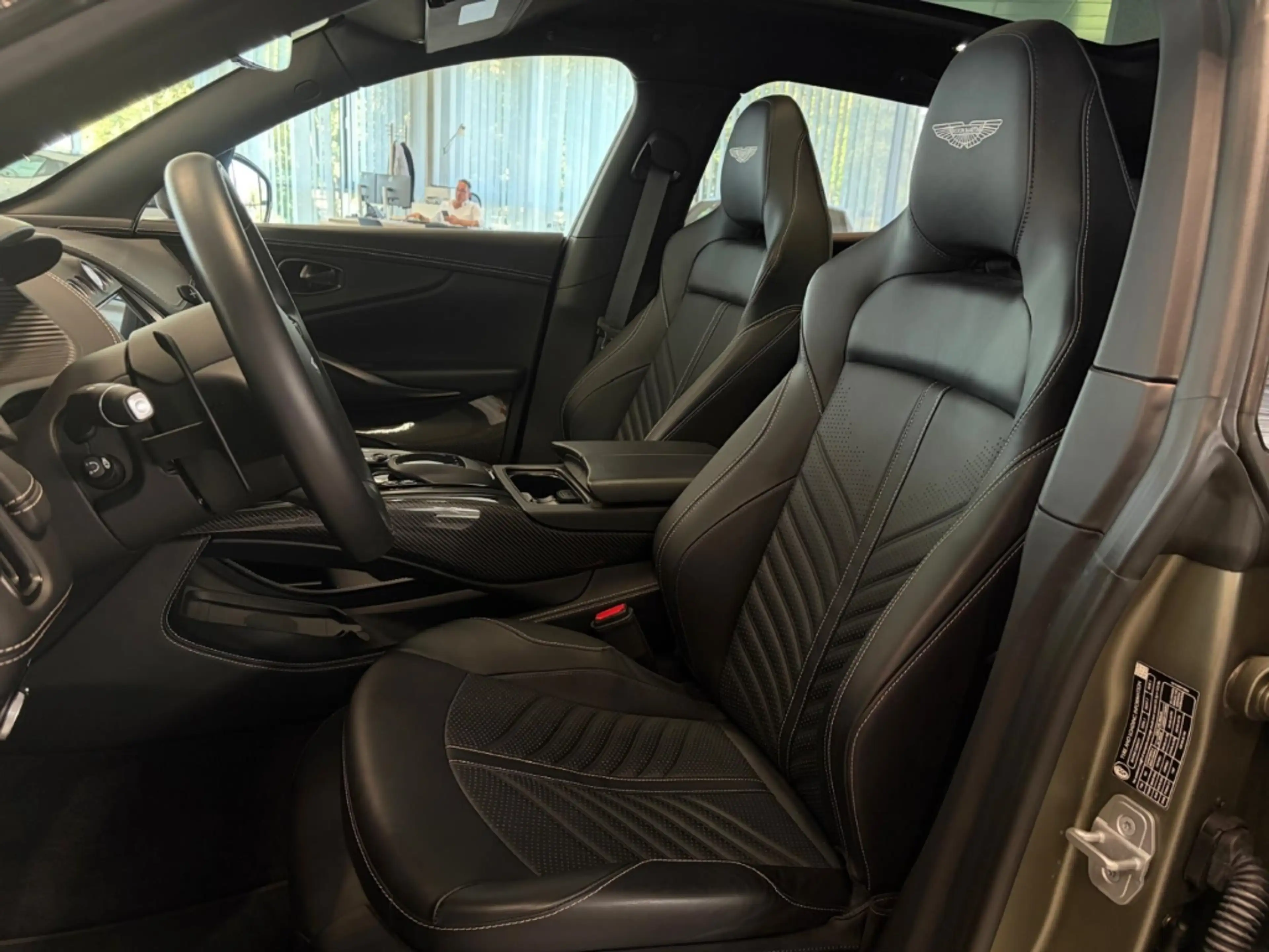 Aston Martin DBX 707 Satin Titanium Grey / Onyx Black — photo 12