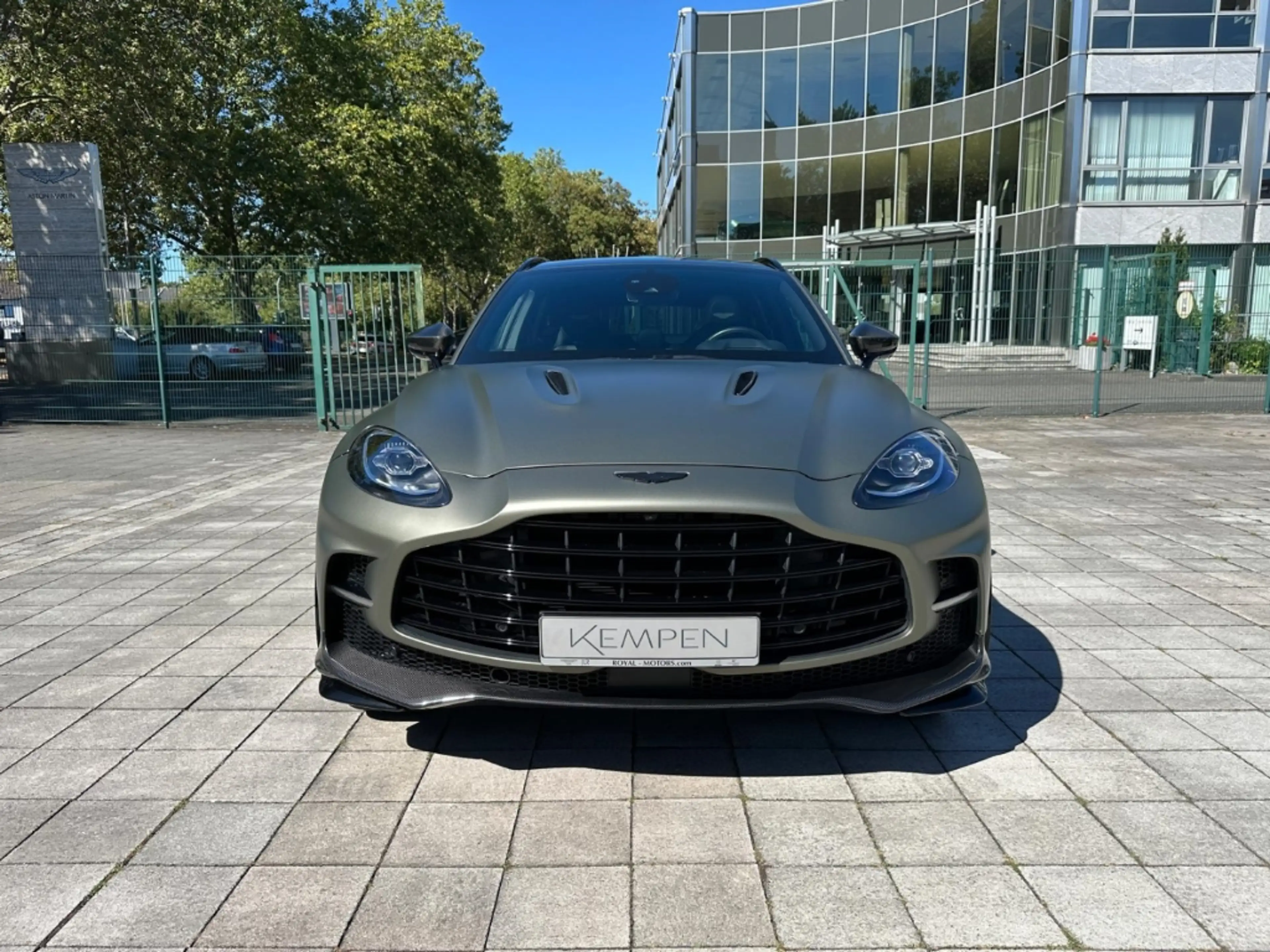 Aston Martin DBX 707 Satin Titanium Grey / Onyx Black — photo 2