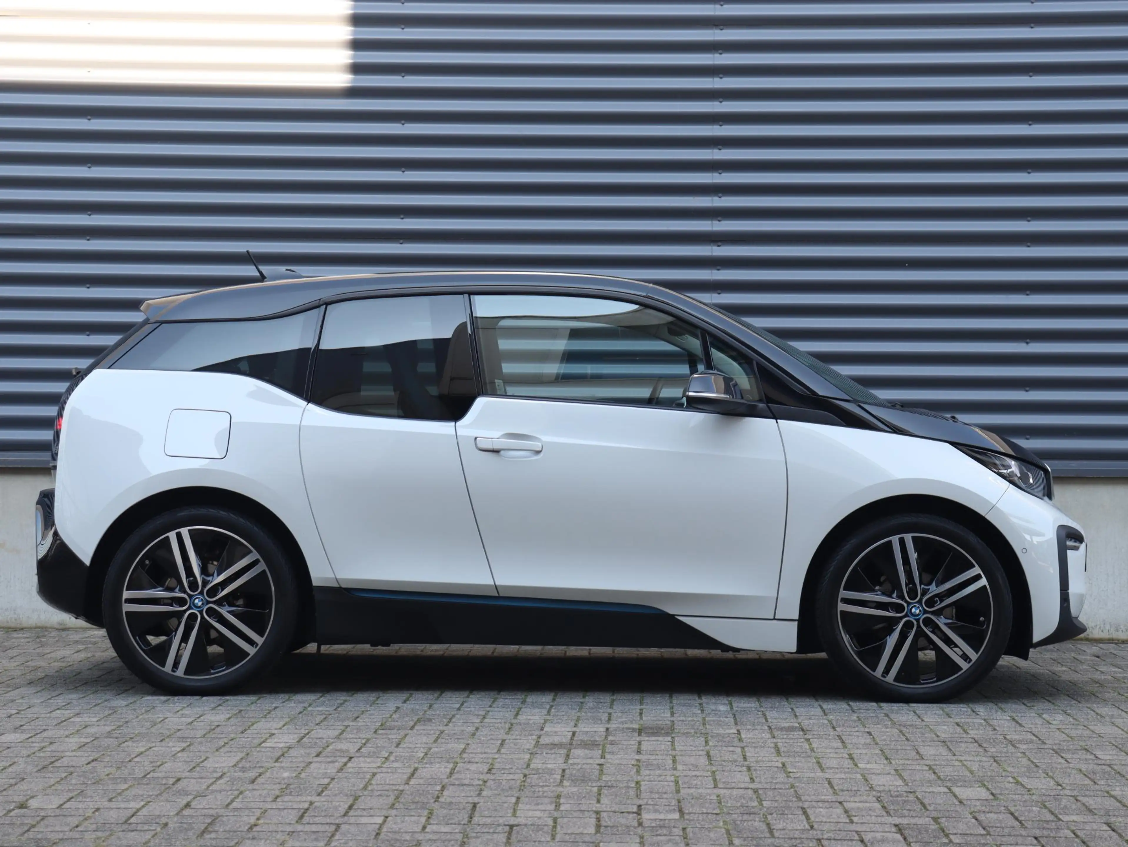 BMW i3 120Ah 42 kWh | Comfort Pack | Driving Assistant Pl — photo 5