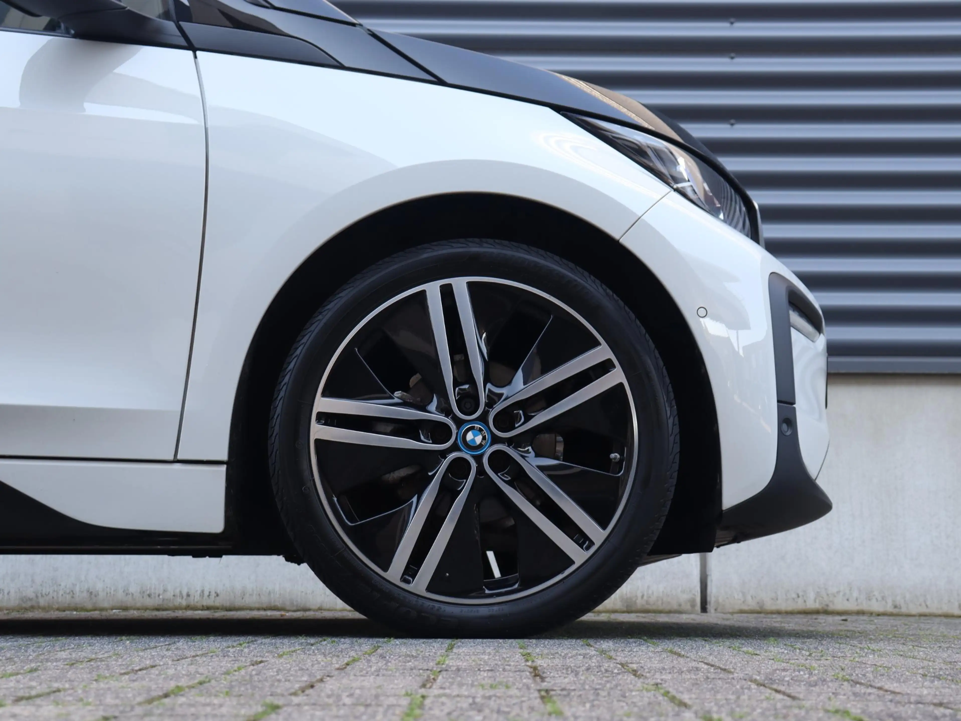 BMW i3 120Ah 42 kWh | Comfort Pack | Driving Assistant Pl — photo 6
