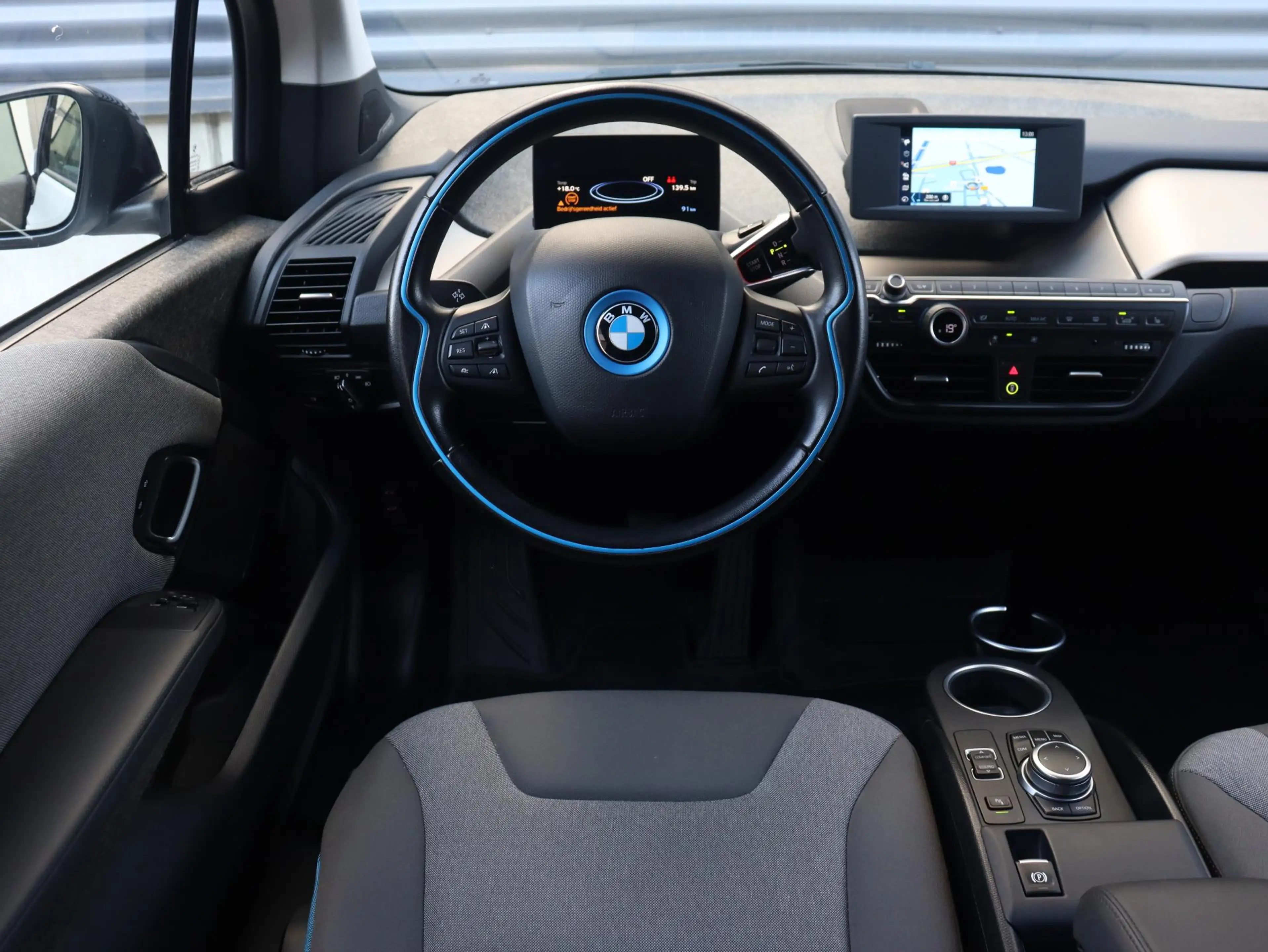 BMW i3 120Ah 42 kWh | Comfort Pack | Driving Assistant Pl — photo 9