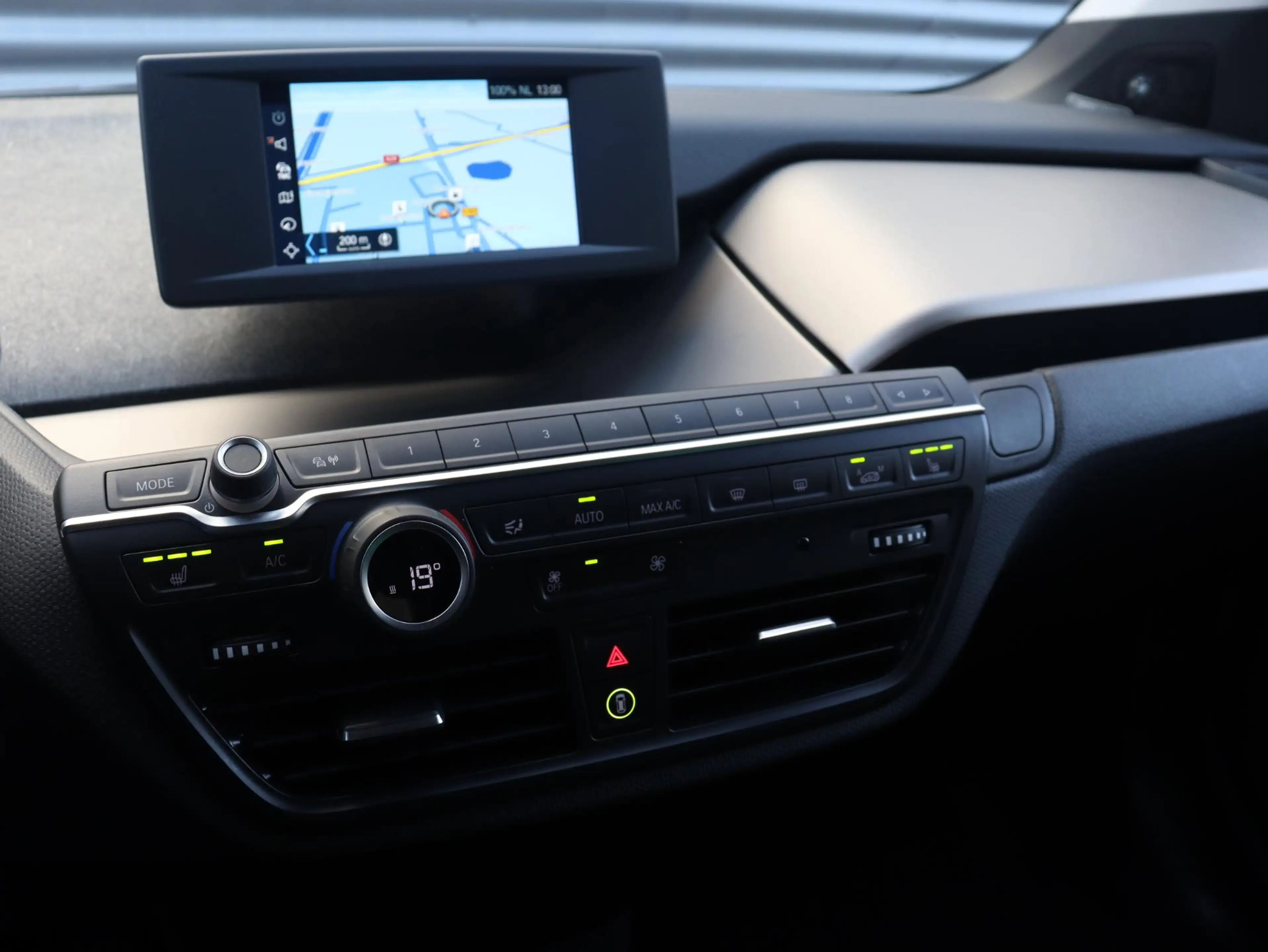 BMW i3 120Ah 42 kWh | Comfort Pack | Driving Assistant Pl — photo 14