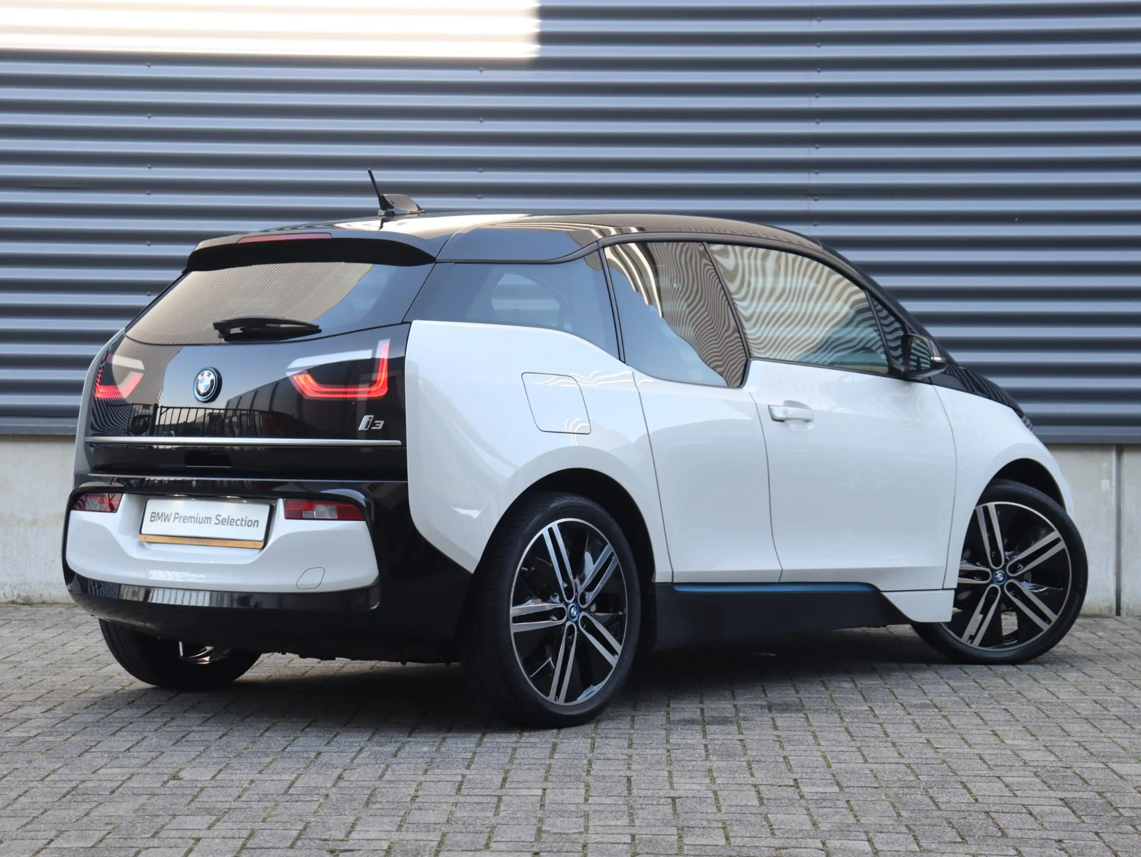 BMW i3 120Ah 42 kWh | Comfort Pack | Driving Assistant Pl — photo 2