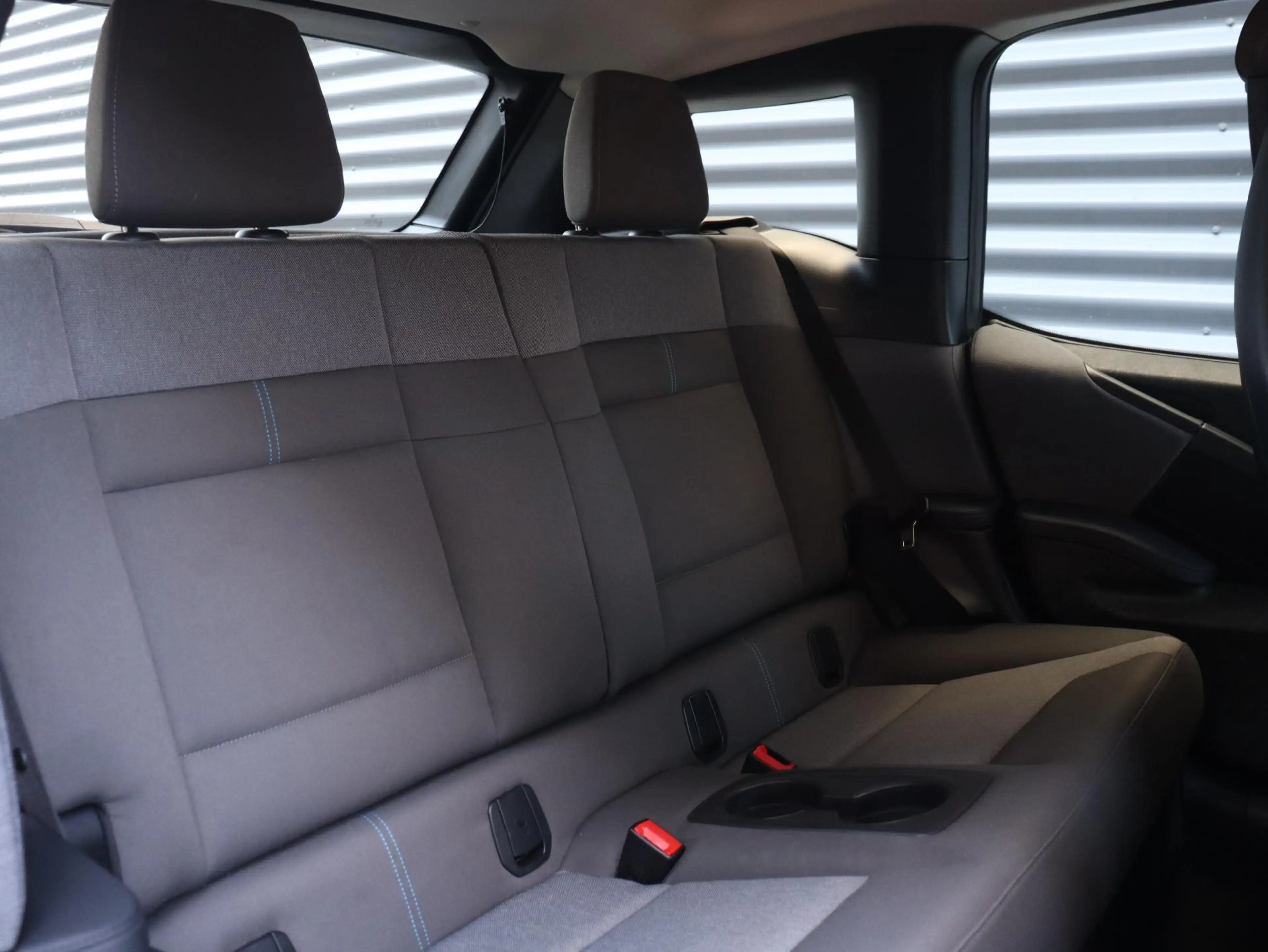 BMW i3 120Ah 42 kWh | Comfort Pack | Driving Assistant Pl — photo 10