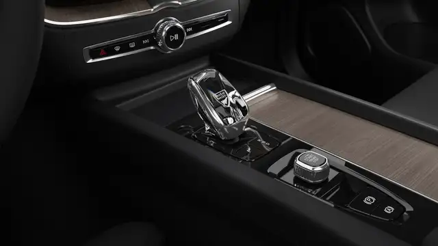 Volvo XC60 T6 Plug-In Hybrid AWD Plus Bright (MJ2027) Ansicht 14