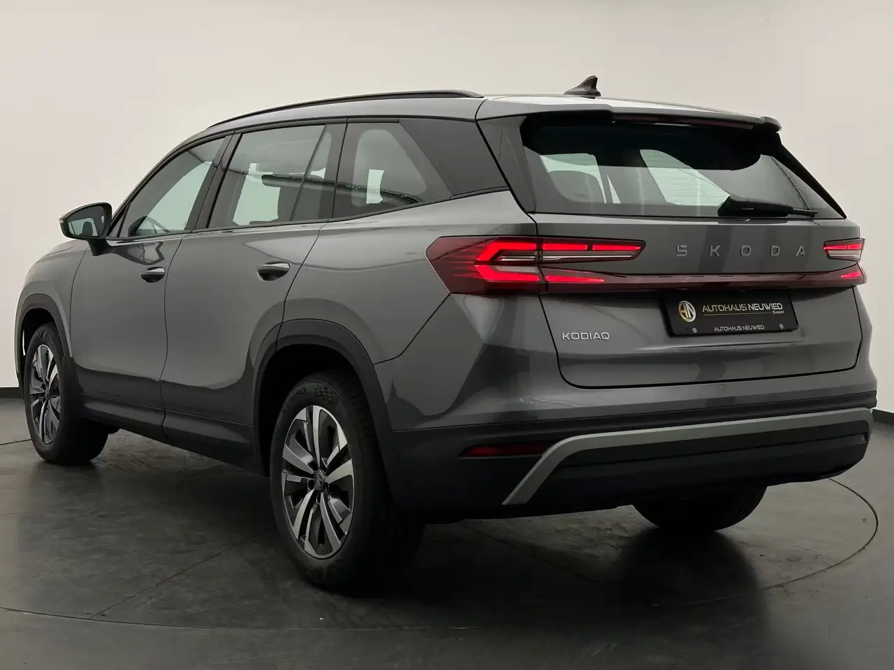 Skoda Kodiaq Kodiaq 1.5 TSI DSG +NAV+MATRIX+7-SITZER+CAM+AHK+ 8