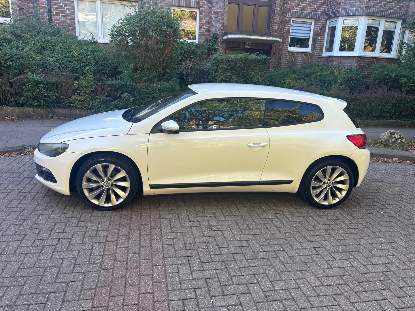 Volkswagen Scirocco 1.4 TSI 118 kW Leder Navi DSG Automatik Weiß - 1
