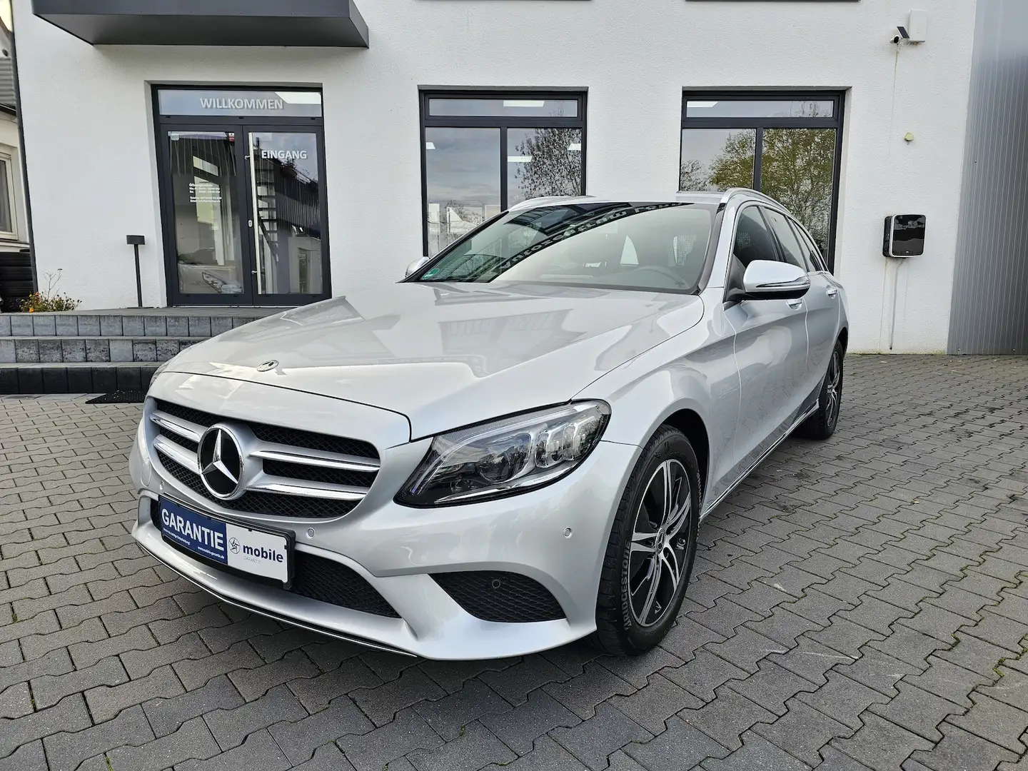 Mercedes-Benz C 220 d T AVANTGARDE LED NAVI RFK AHK AUS 1.HAND Silber - 1