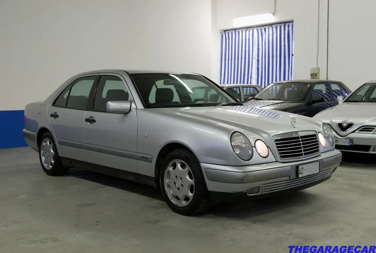 Mercedes-Benz E 280, foto 3