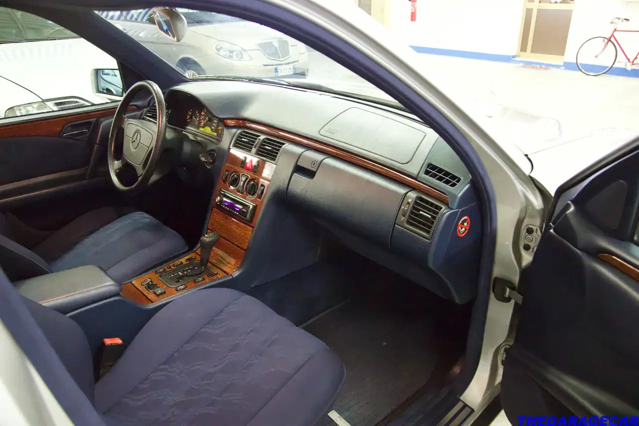 Mercedes-Benz E 280, foto 11