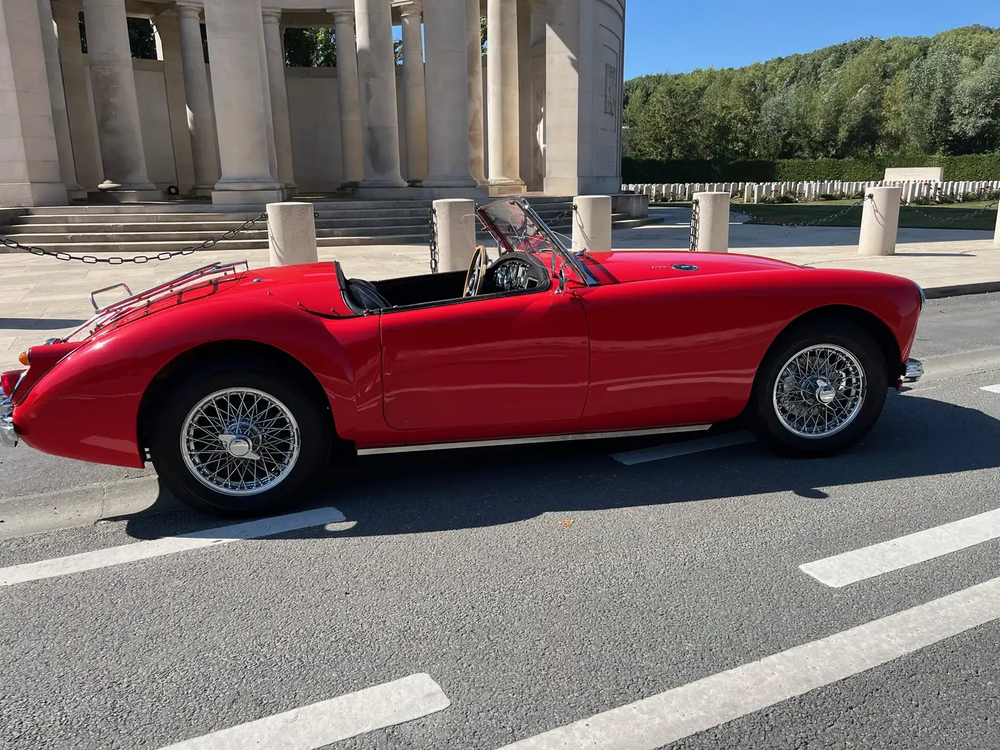 MG MGA Rouge - 1