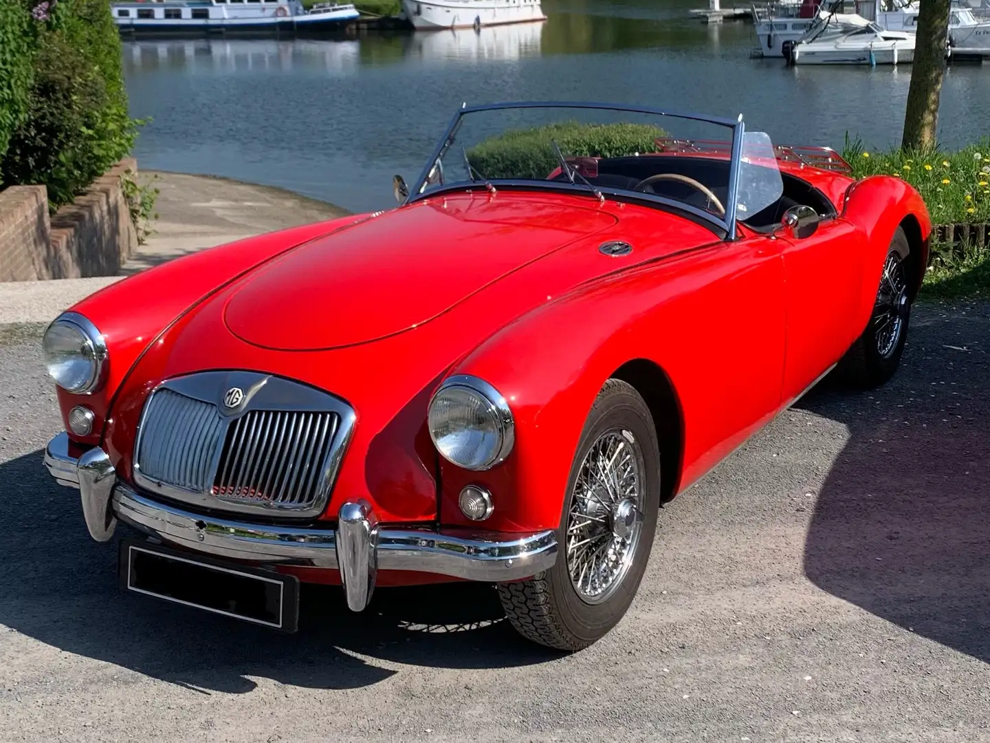 MG MGA Červená - 1