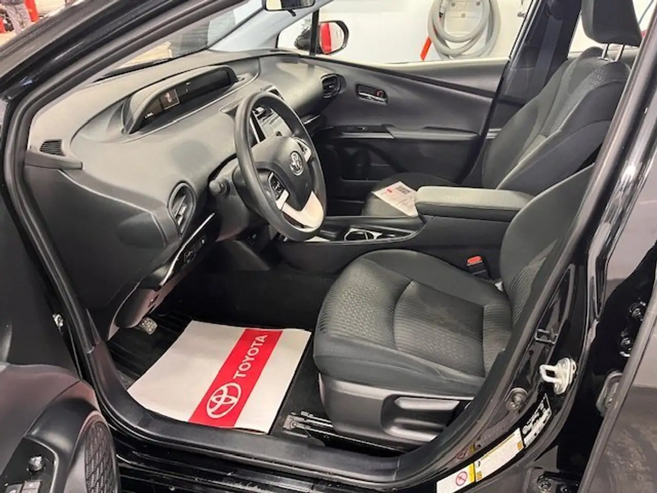 Toyota Prius снимка Toyota Prius