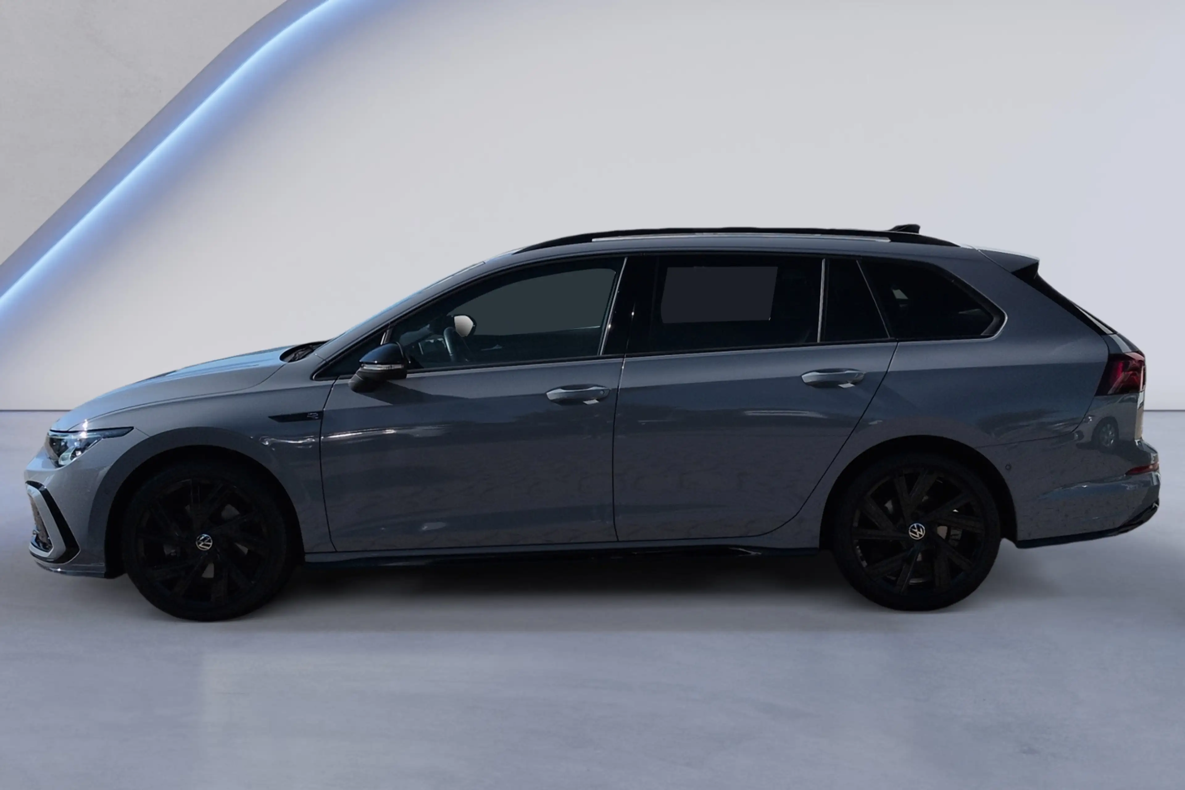 Volkswagen Golf Variant VIII Variant 2.0 TSI DSG R-Line STHZ+AHK+ — photo 2