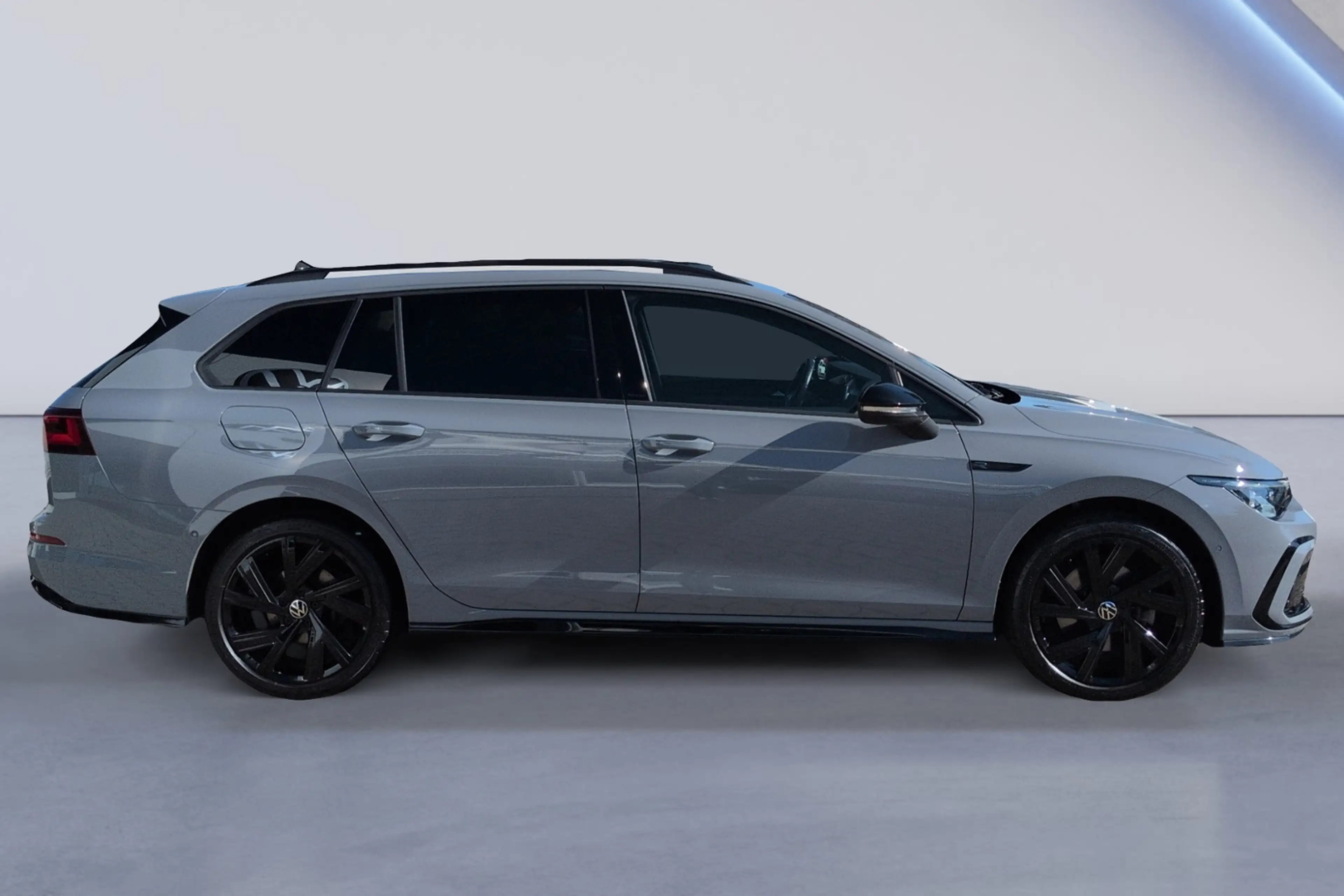 Volkswagen Golf Variant VIII Variant 2.0 TSI DSG R-Line STHZ+AHK+ — photo 6