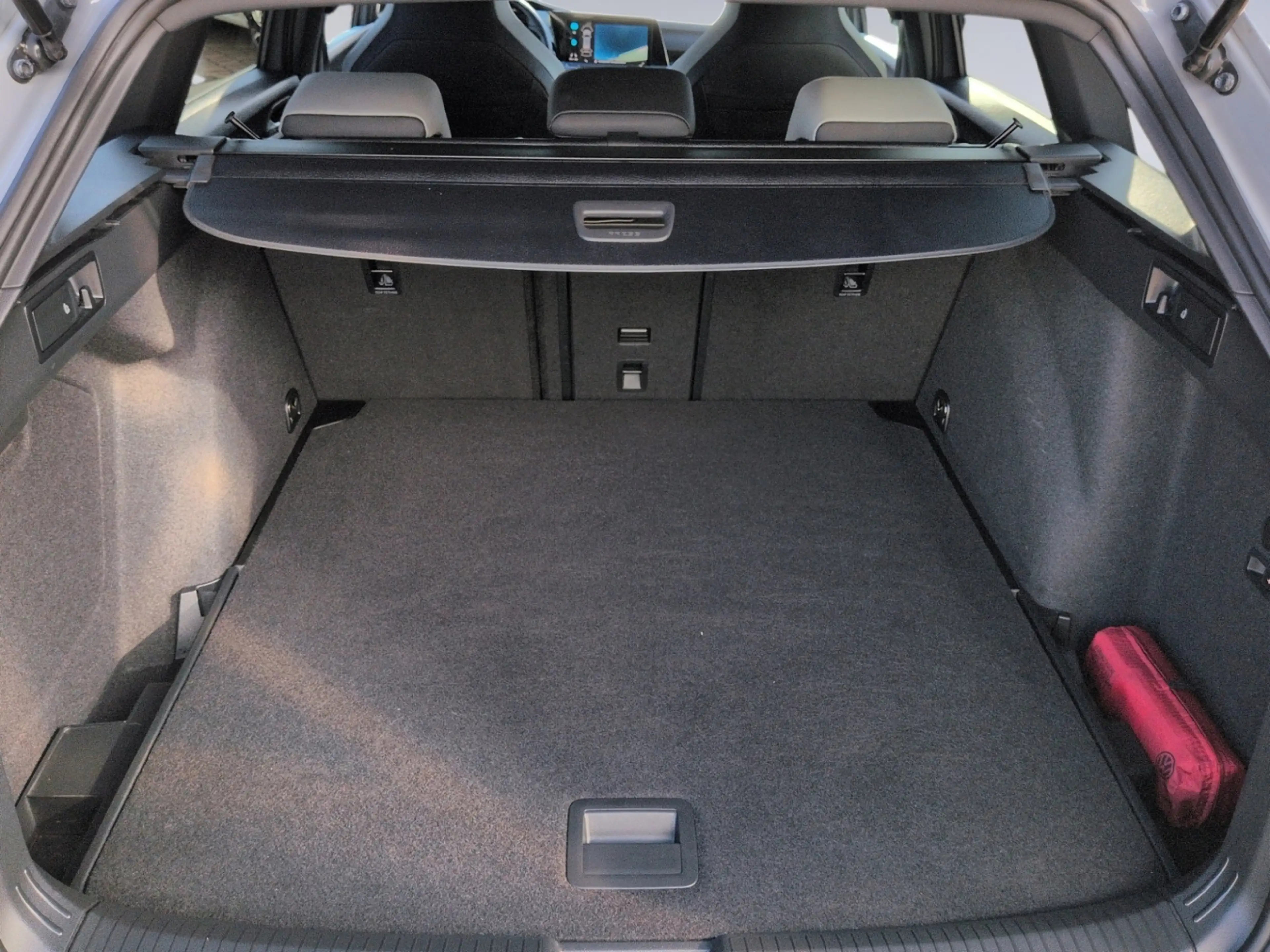 Volkswagen Golf Variant VIII Variant 2.0 TSI DSG R-Line STHZ+AHK+ — photo 15