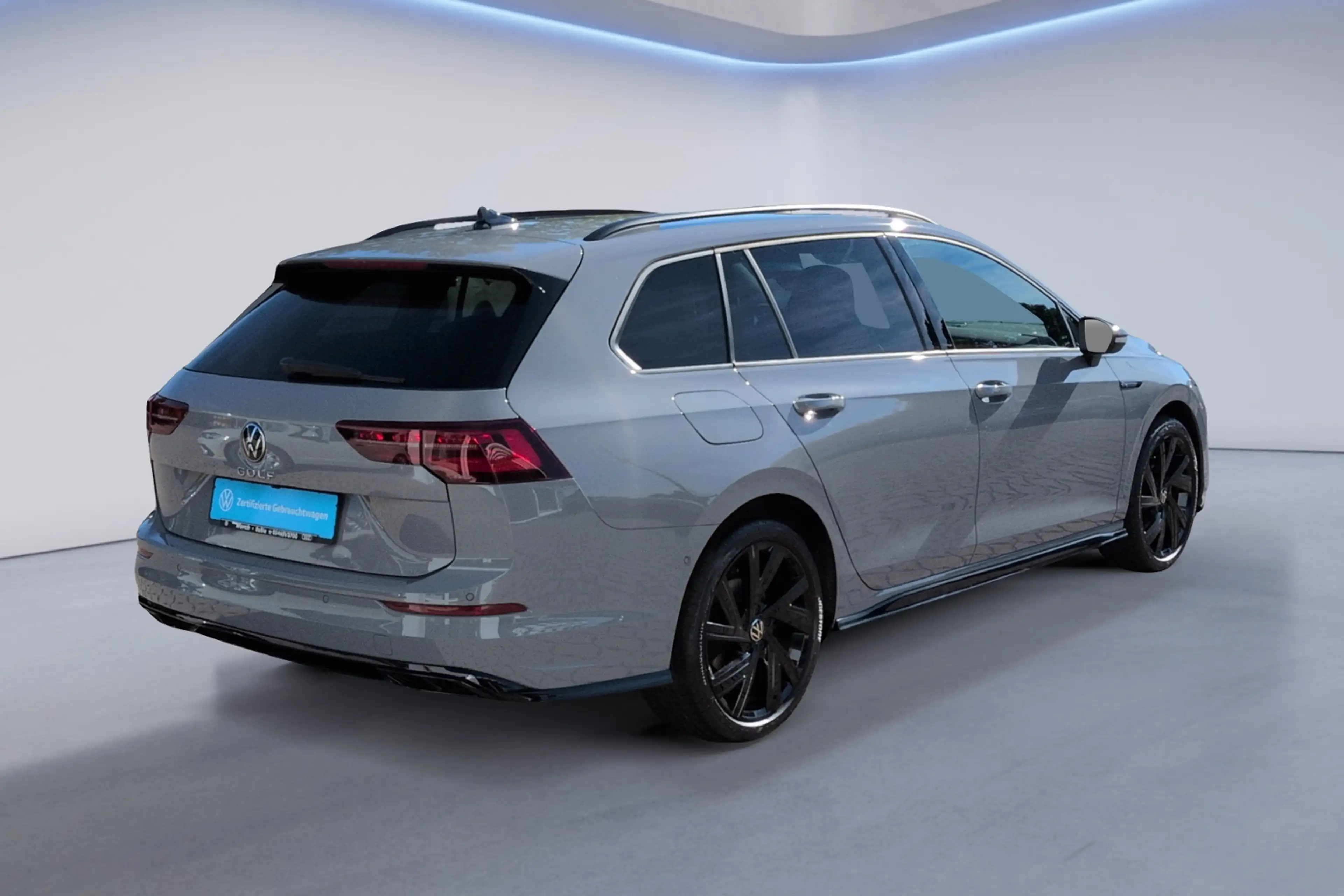 Volkswagen Golf Variant VIII Variant 2.0 TSI DSG R-Line STHZ+AHK+ — photo 5