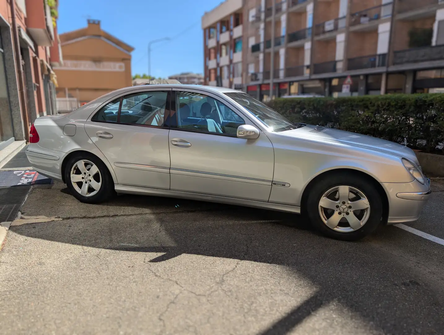 Mercedes-Benz E 320 W211 Berlina V6 Avantgarde 4matic + GPL Argento - 2