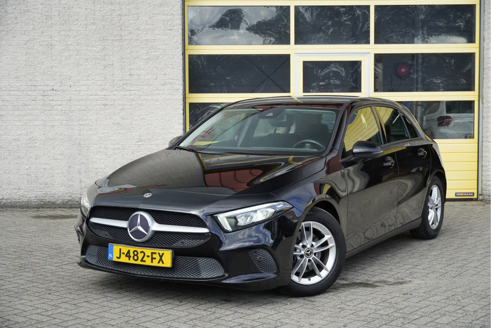 Mercedes-Benz A 180 Automaat! 5drs Business Solution BJ2020 Lmv 16" | Noir - 1