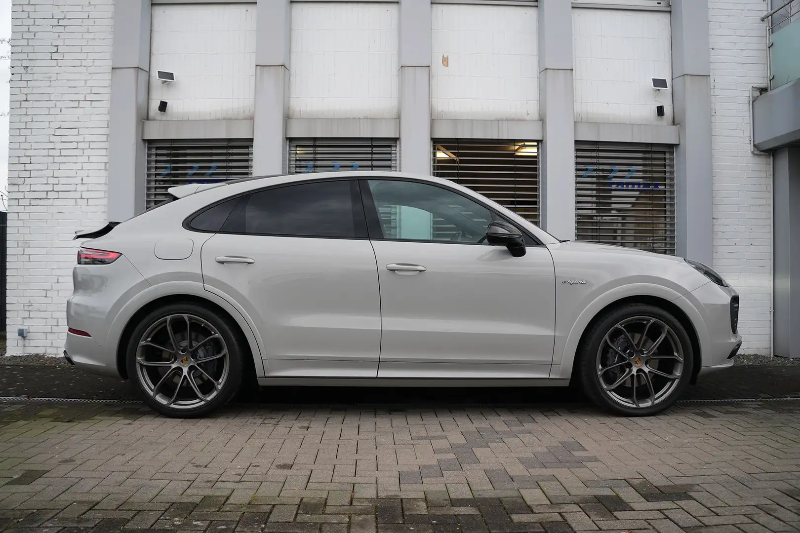 Porsche Cayenne E-Hybrid Coupé LEICHTBAU SPORTPAKET-ACC-BOSE-22 Grau - 1