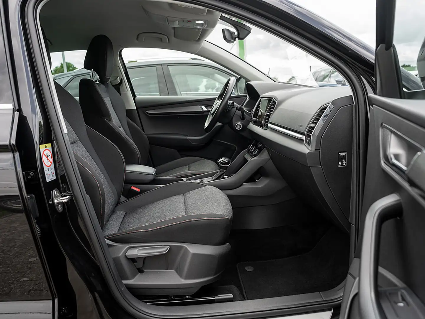 Skoda Karoq 1.5 TSI DSG Clever AHK Schwarz - 2