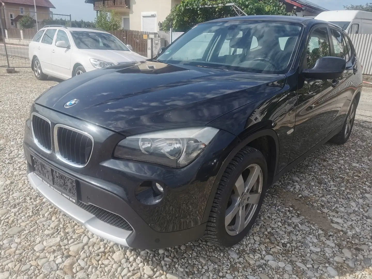 BMW X1 xDrive 18 d Schwarz - 1
